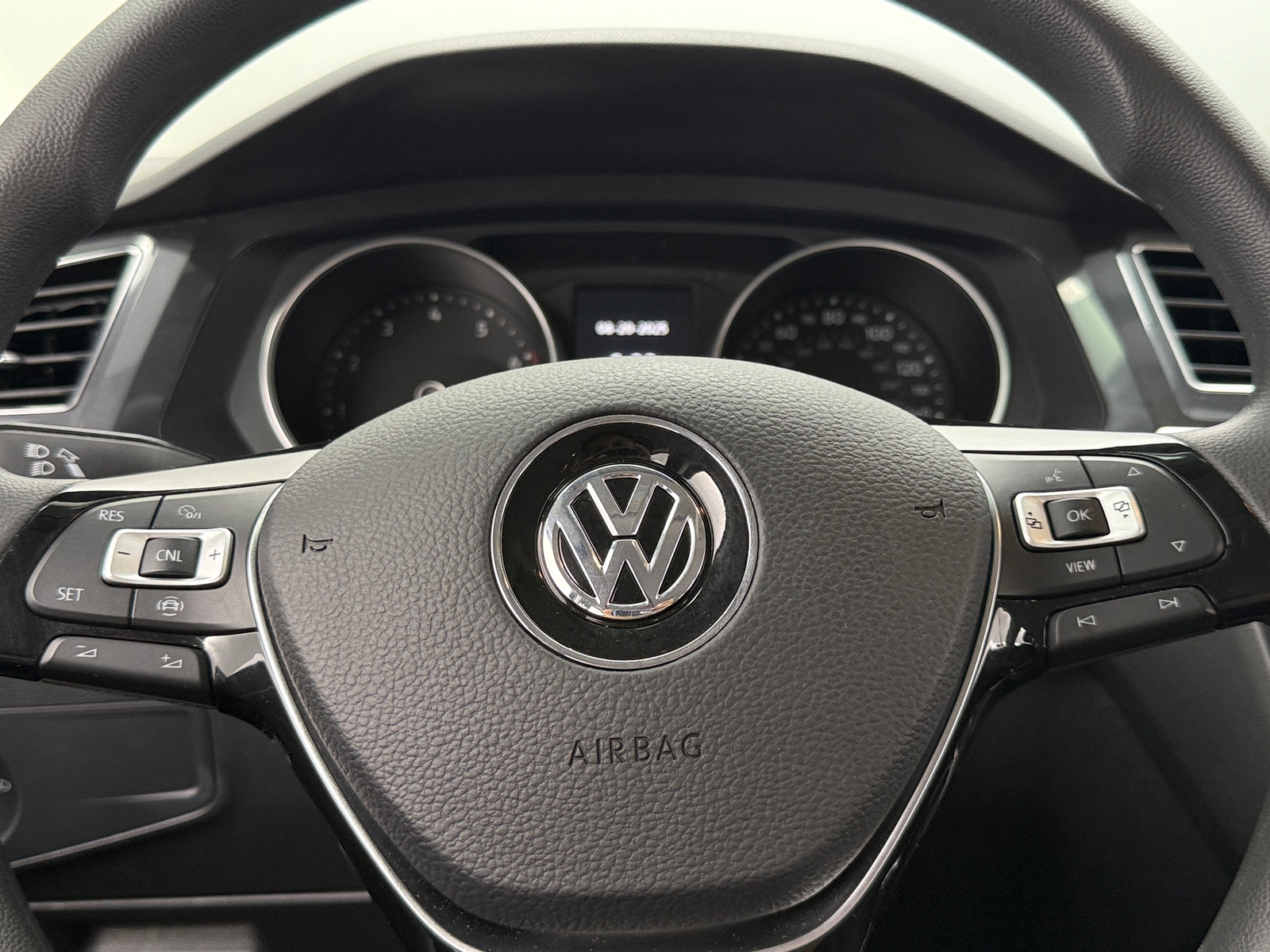 Thumbnail: 2021 Volkswagen Tiguan - 5