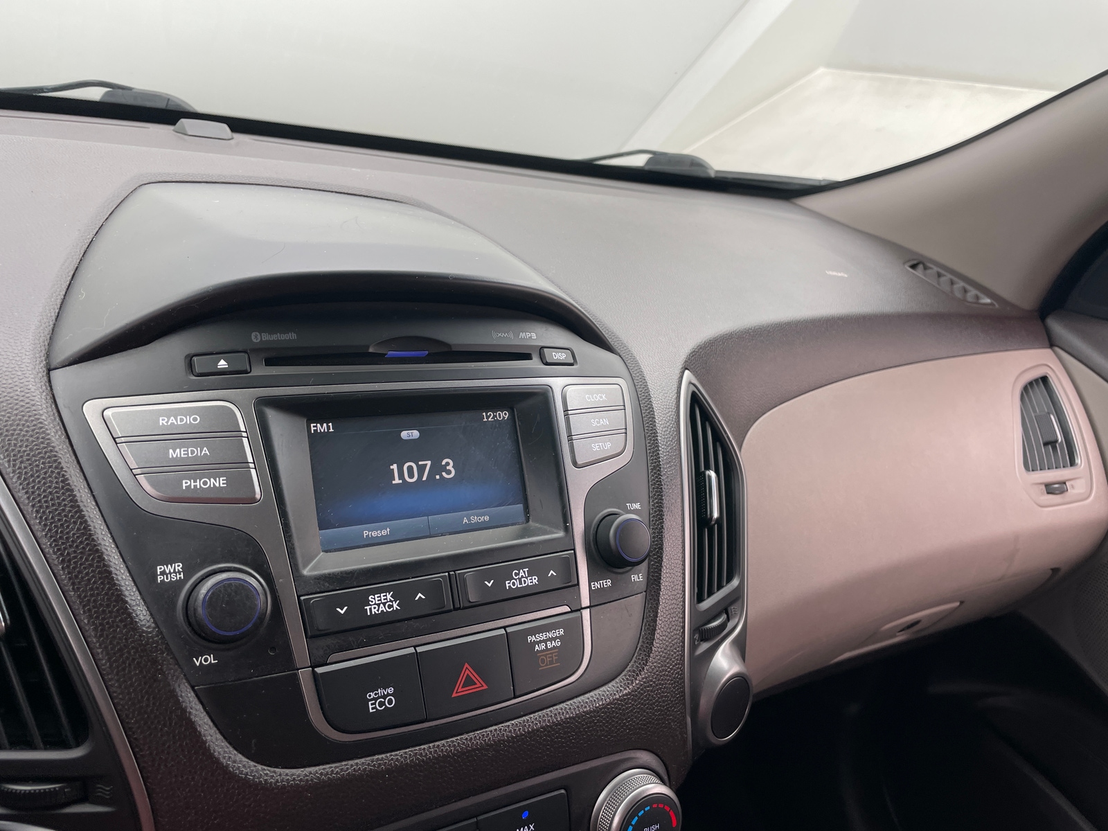 Thumbnail: 2015 Hyundai Tucson - 3