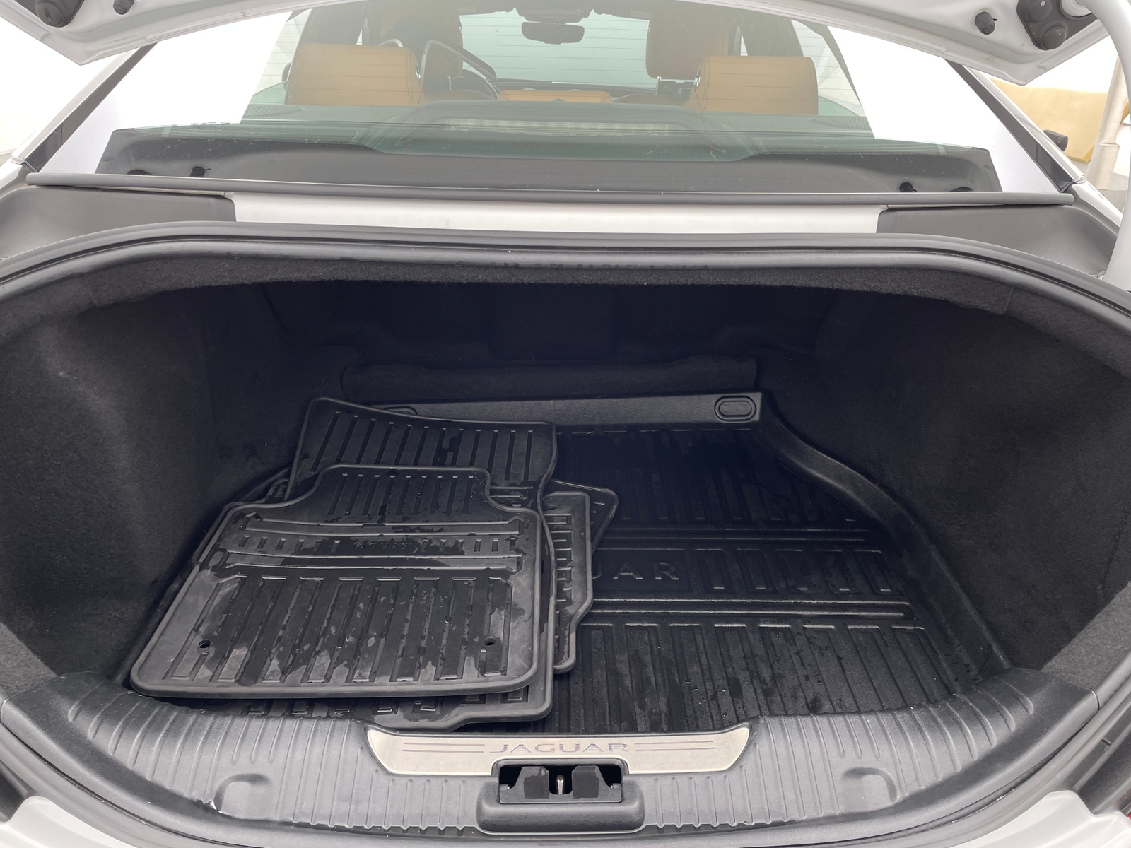 Thumbnail: 2019 Jaguar XJ - 6