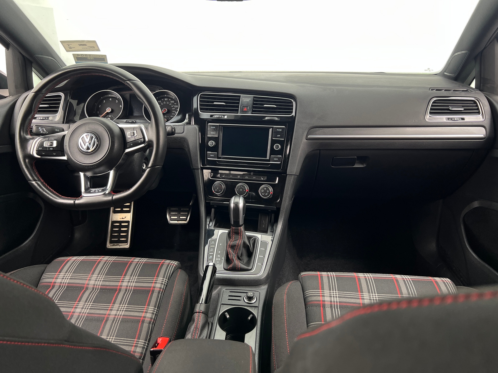 Thumbnail: 2020 Volkswagen Golf - 3
