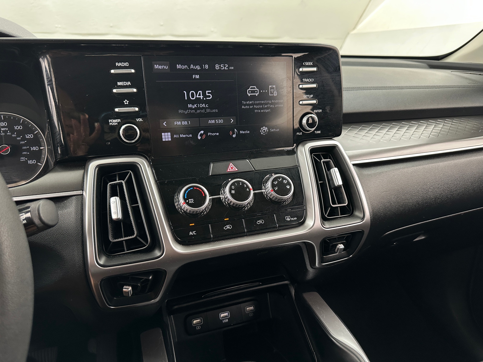 Thumbnail: 2022 Kia Sorento - 4