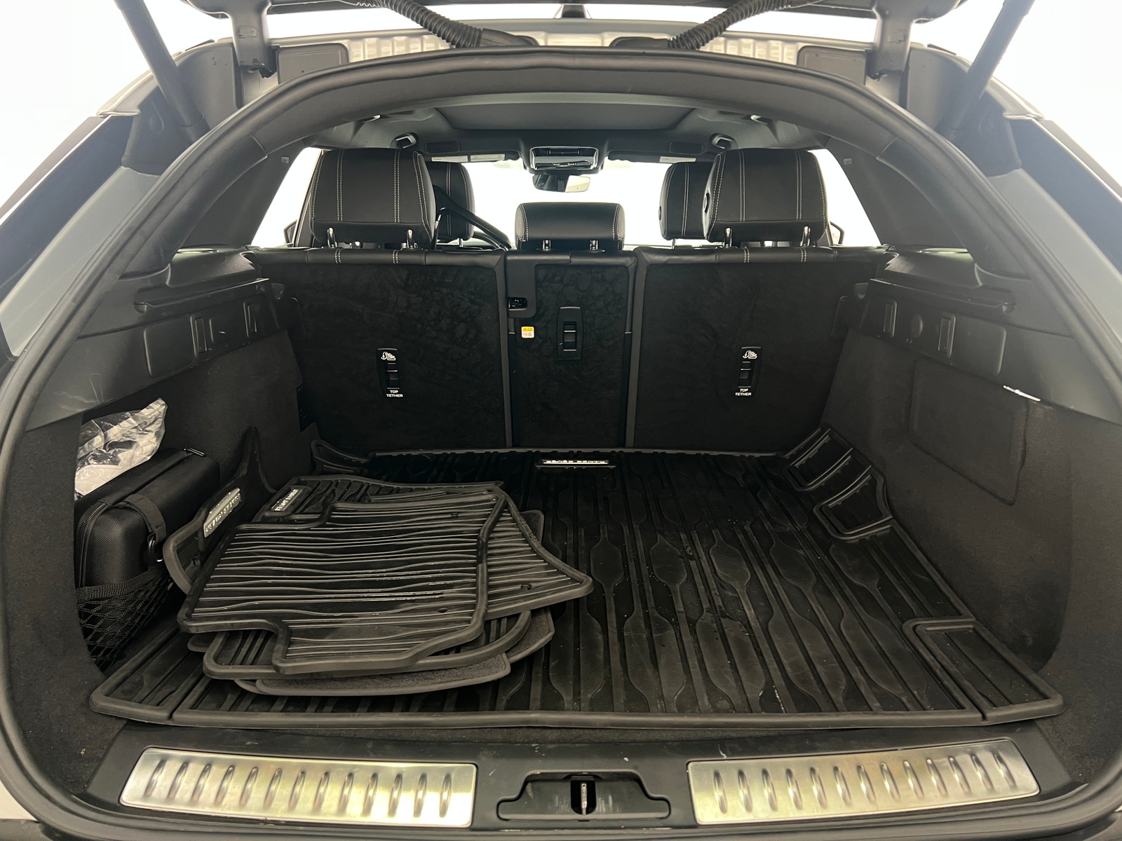 Thumbnail: 2022 Land Rover Range Rover Velar - 6