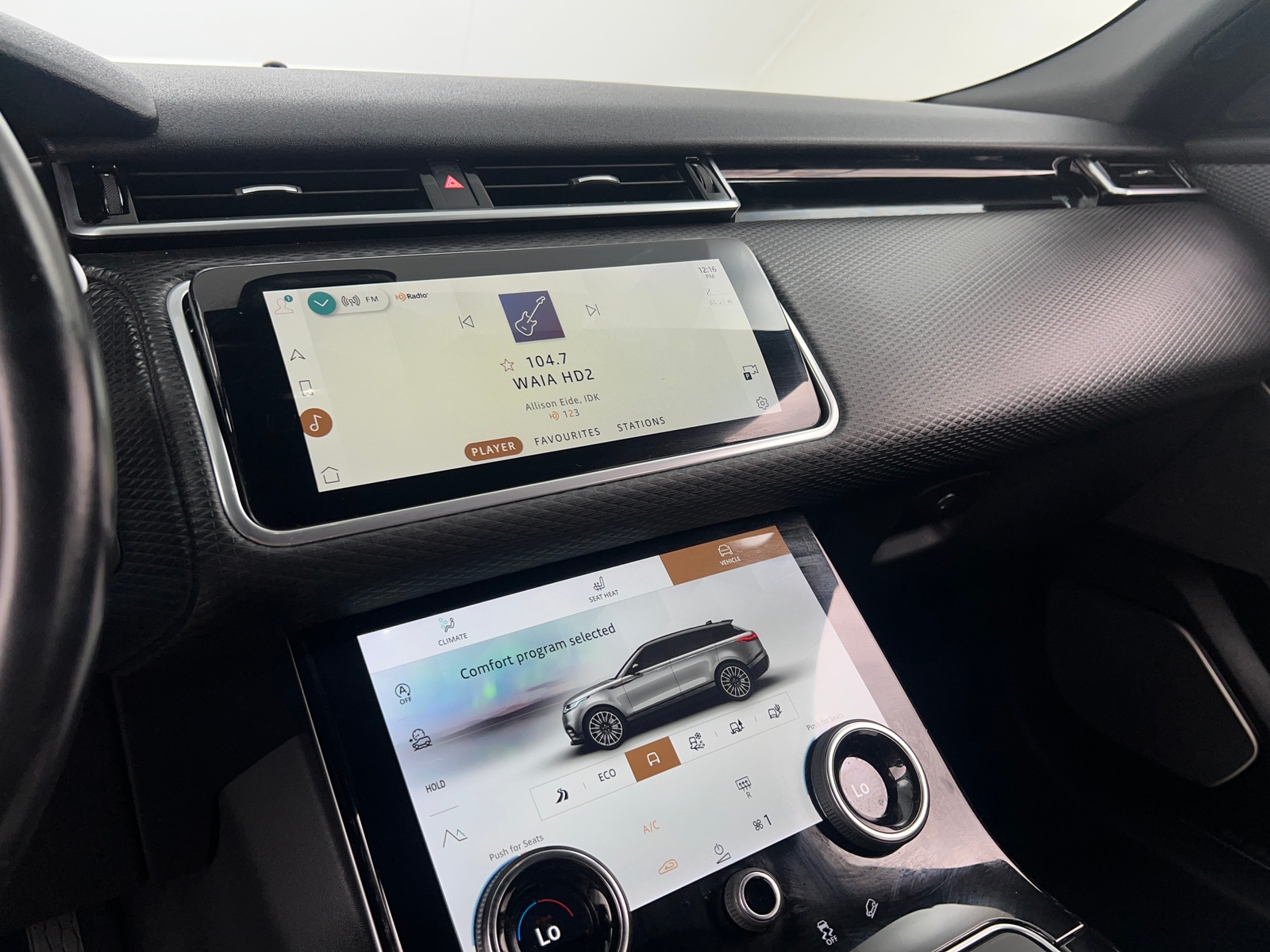 Thumbnail: 2022 Land Rover Range Rover Velar - 3