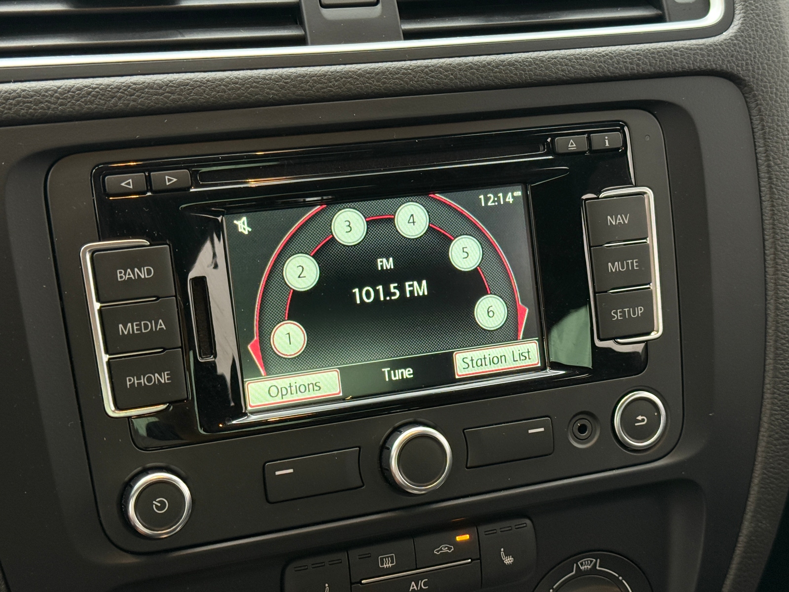 Thumbnail: 2014 Volkswagen Jetta - 3