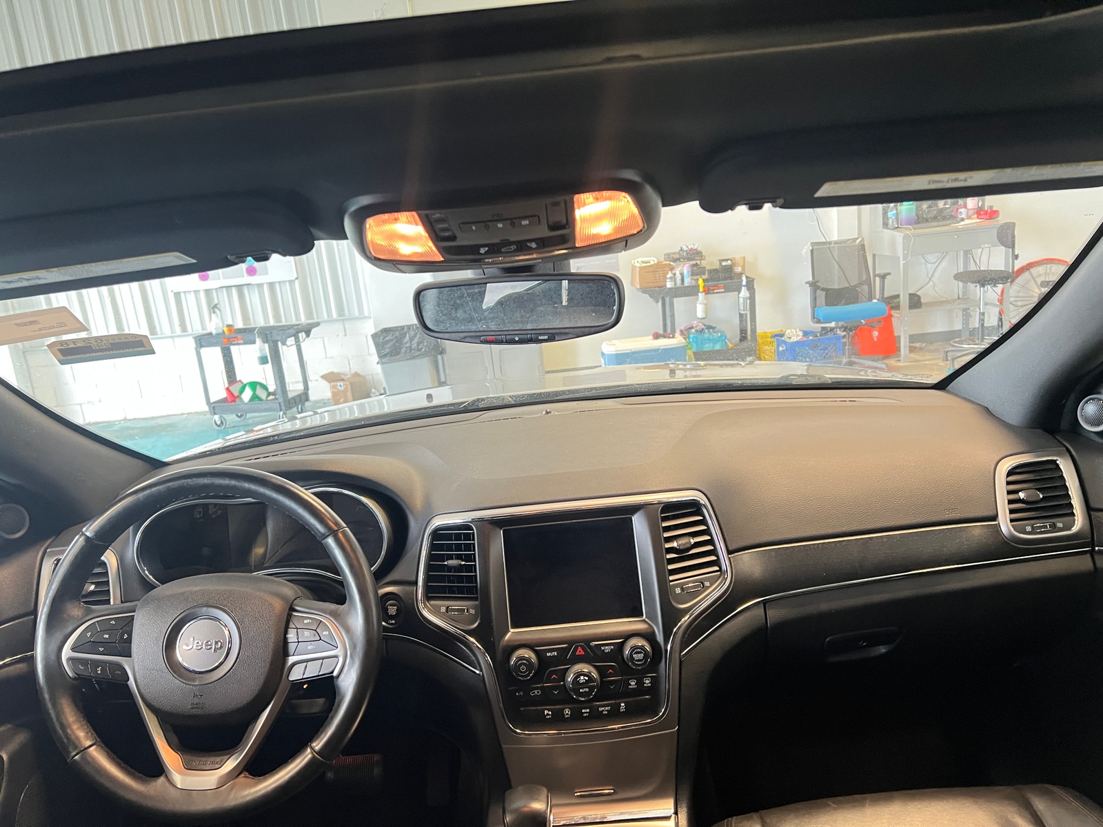 Thumbnail: 2018 Jeep Grand Cherokee - 3