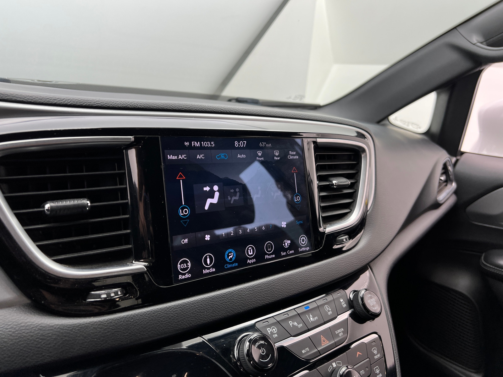 Thumbnail: 2019 Chrysler Pacifica - 4