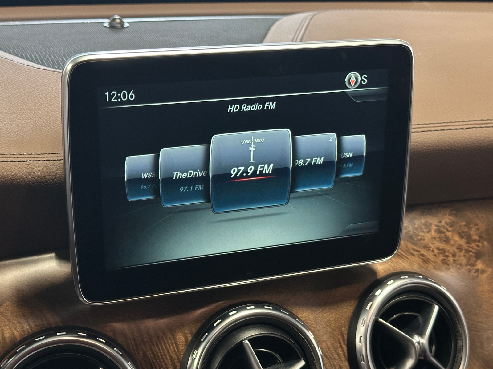 Thumbnail: 2016 Mercedes-Benz GLA - 3