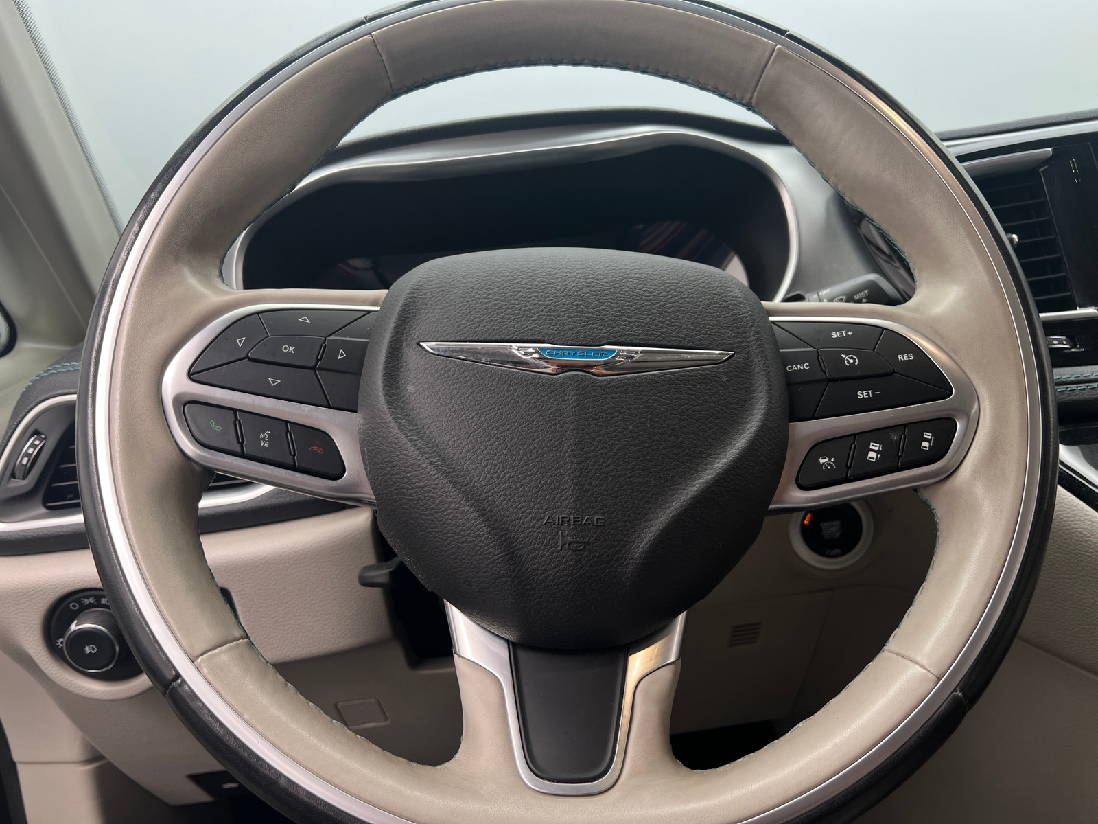 Thumbnail: 2020 Chrysler Pacifica - 4