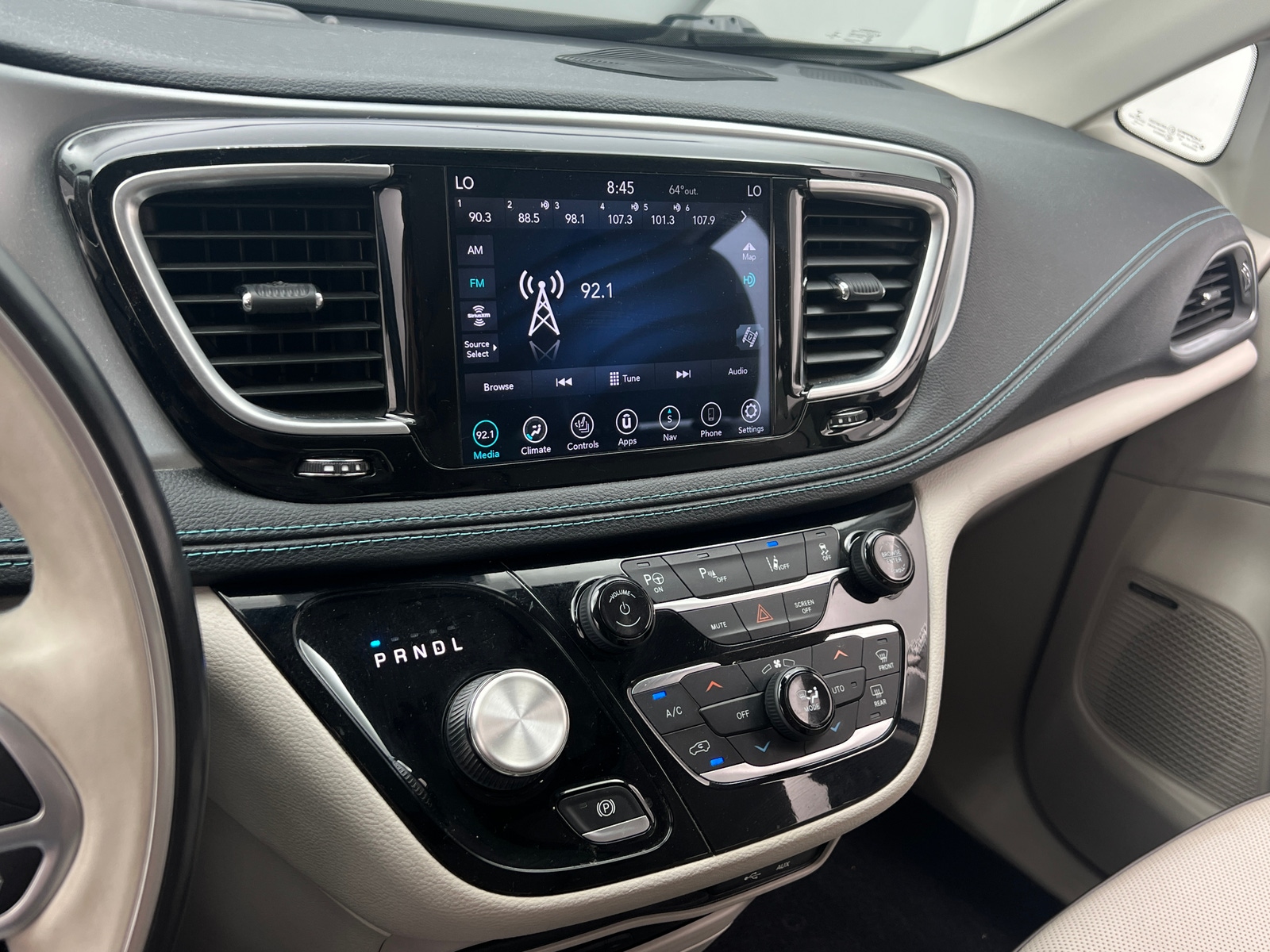 Thumbnail: 2020 Chrysler Pacifica - 3
