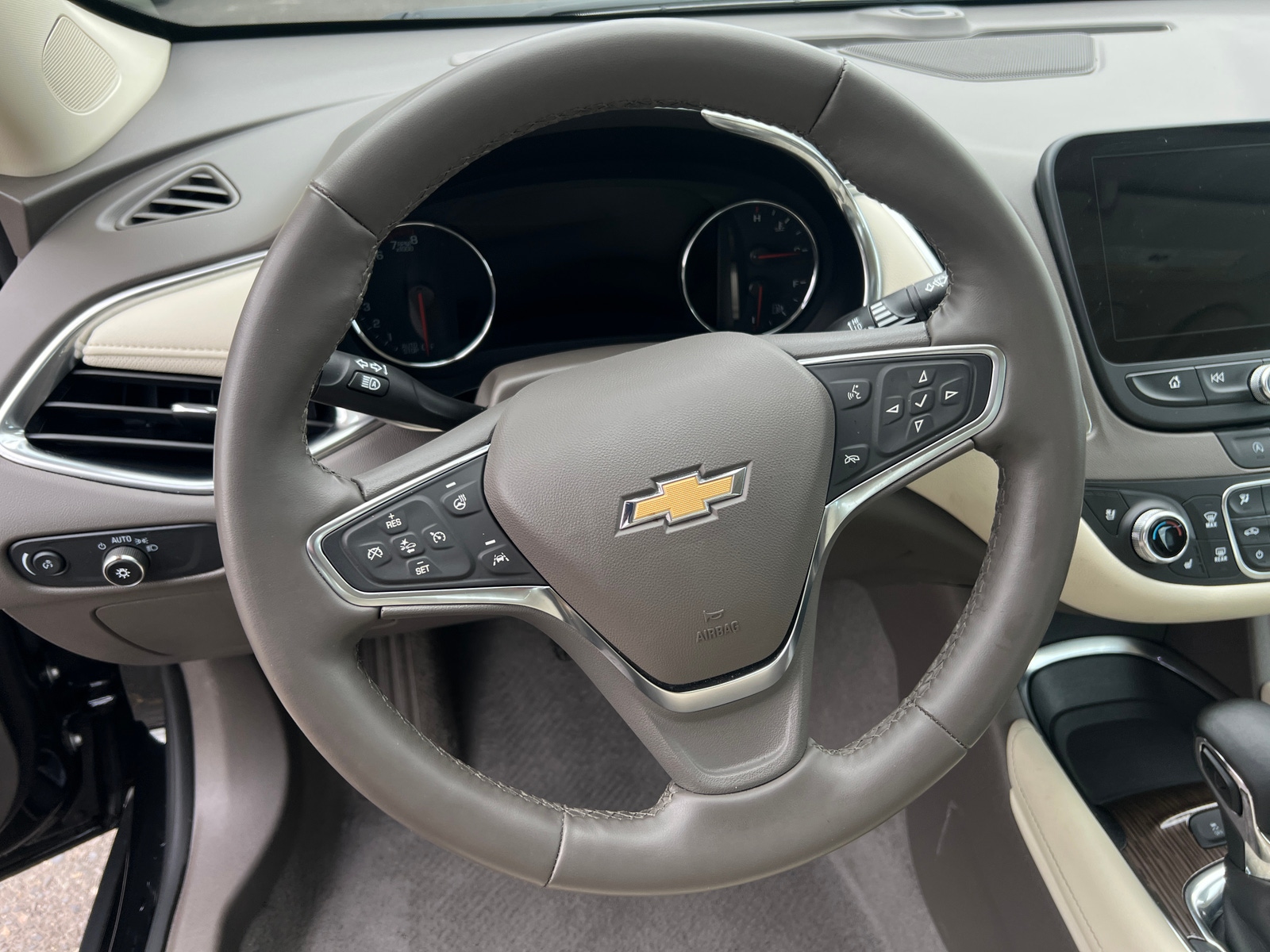 Thumbnail: 2024 Chevrolet Malibu - 4