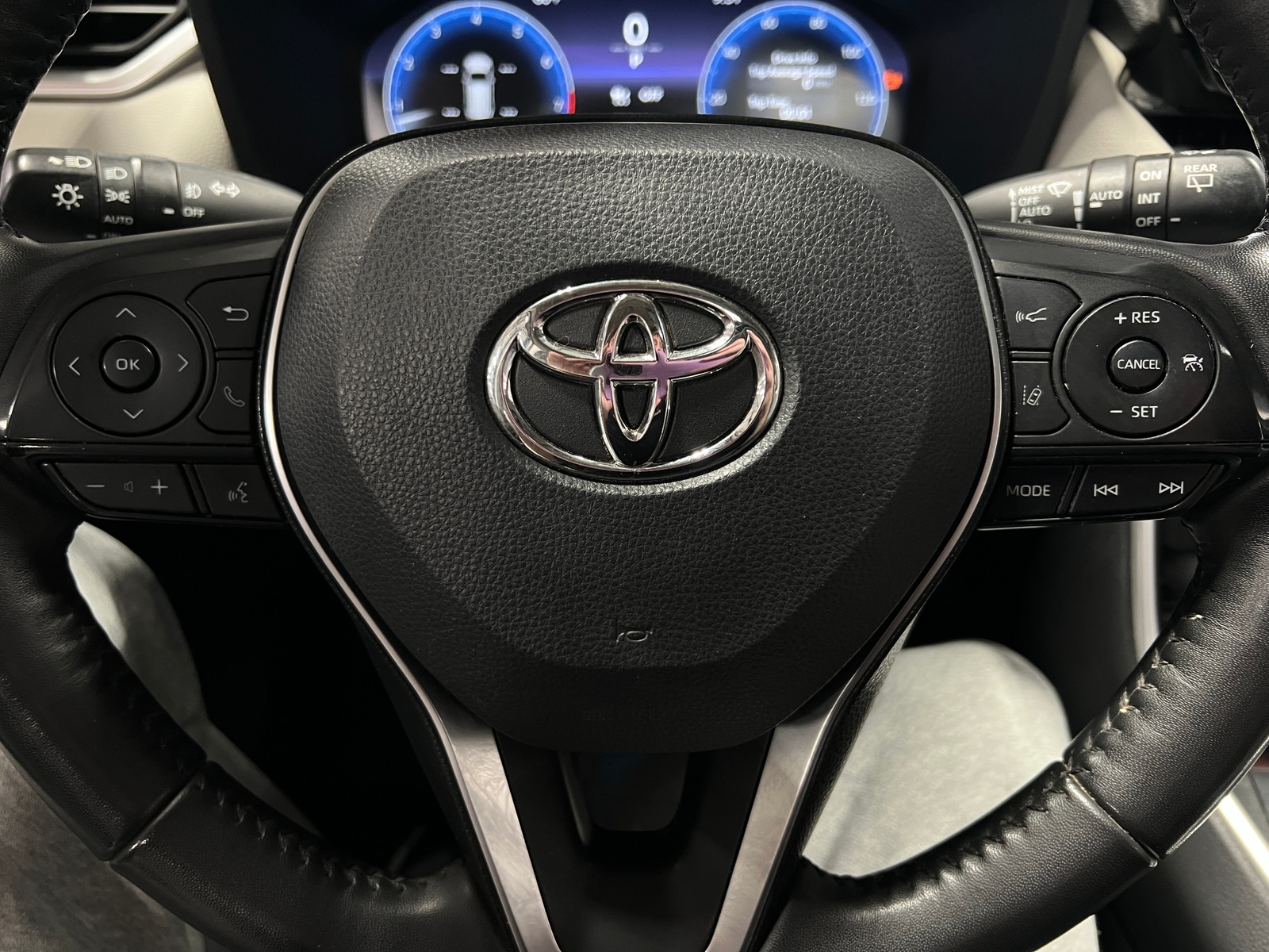 Thumbnail: 2023 Toyota RAV4 - 4