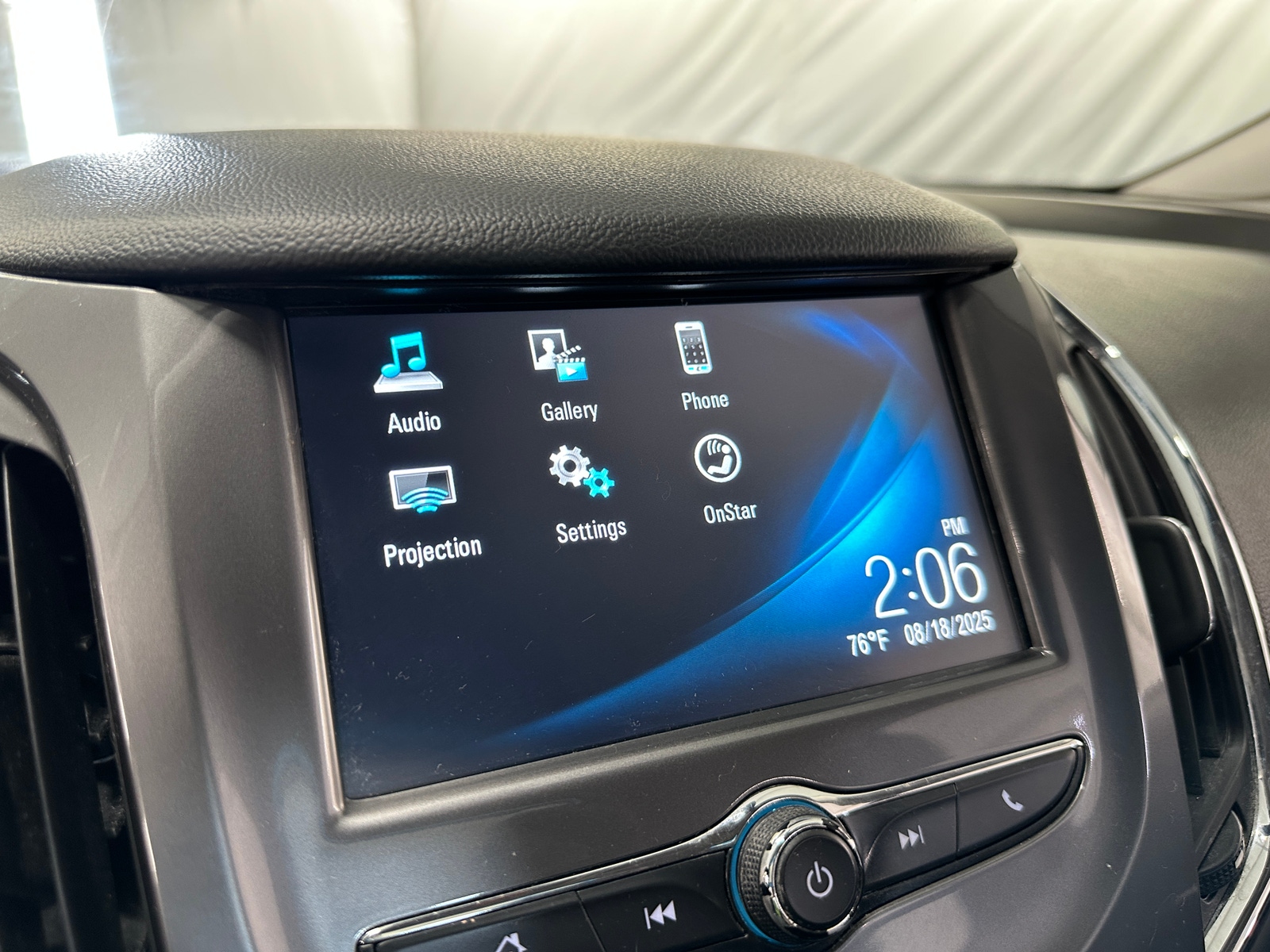 Thumbnail: 2018 Chevrolet Cruze - 4