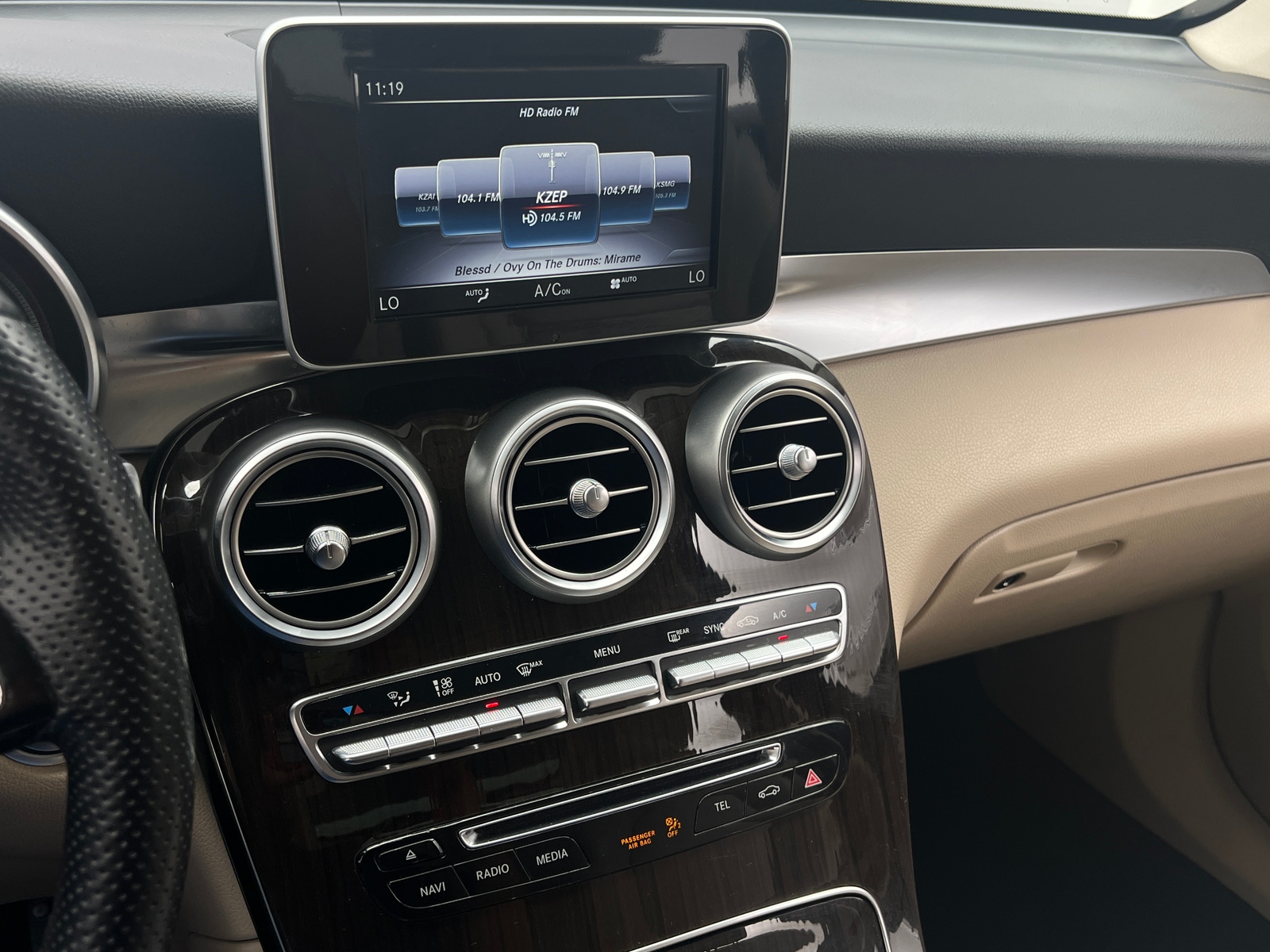 Thumbnail: 2019 Mercedes-Benz GLC - 3