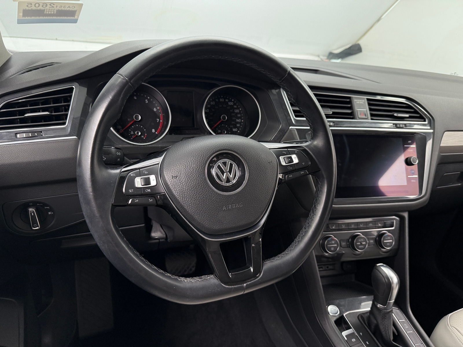 Thumbnail: 2018 Volkswagen Tiguan - 4