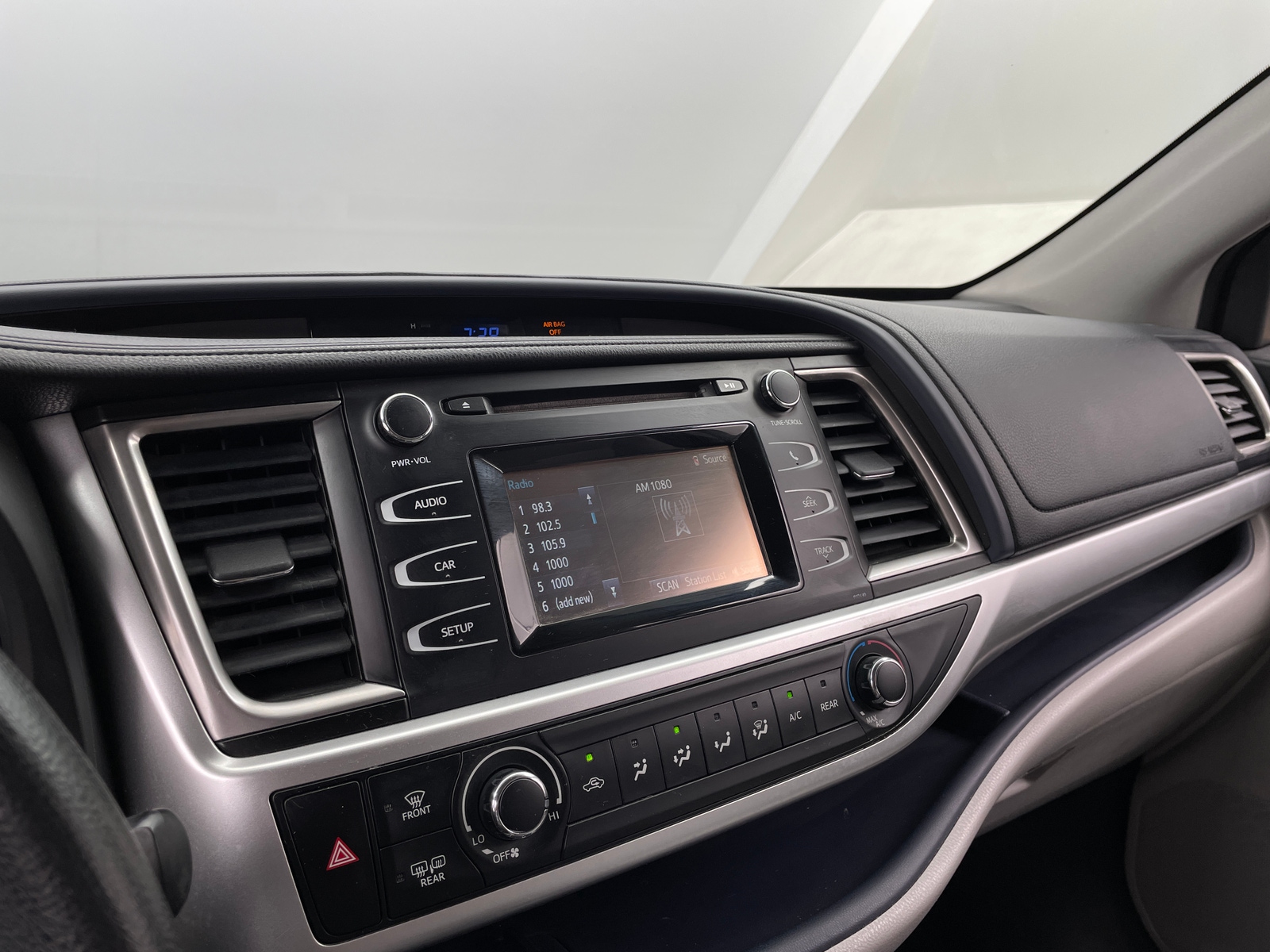 Thumbnail: 2015 Toyota Highlander - 4