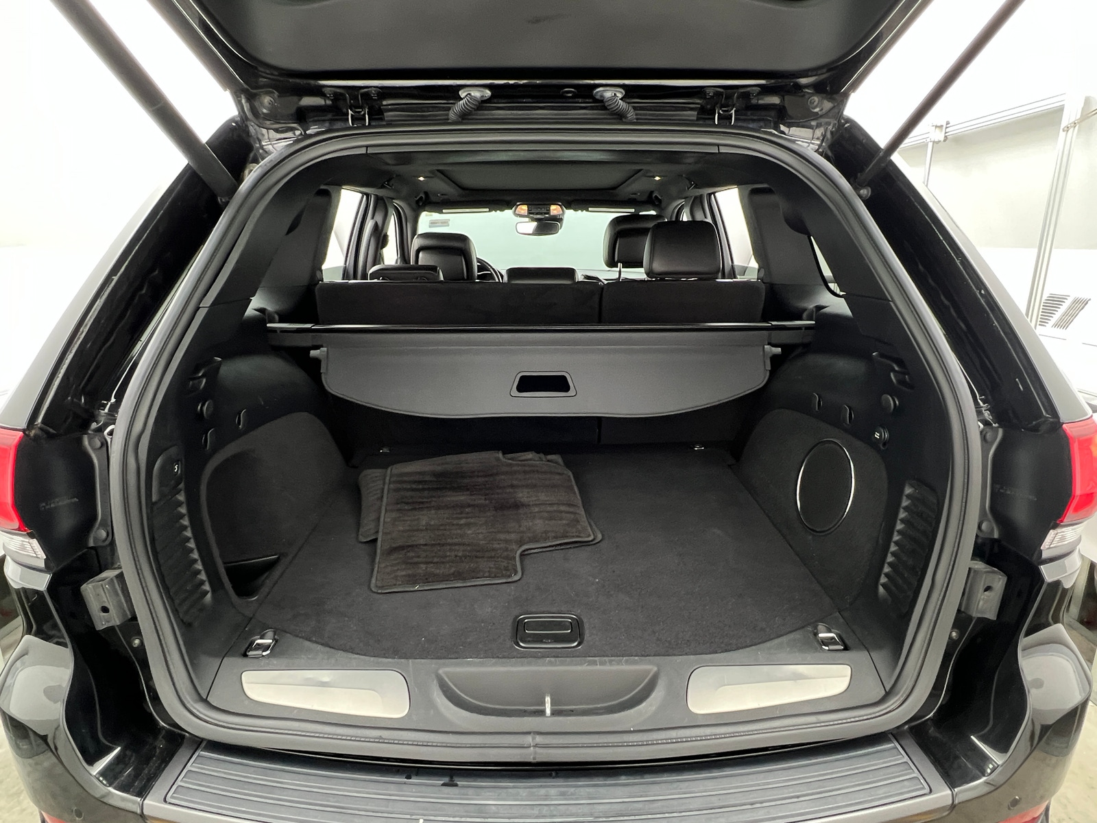 Thumbnail: 2018 Jeep Grand Cherokee - 6