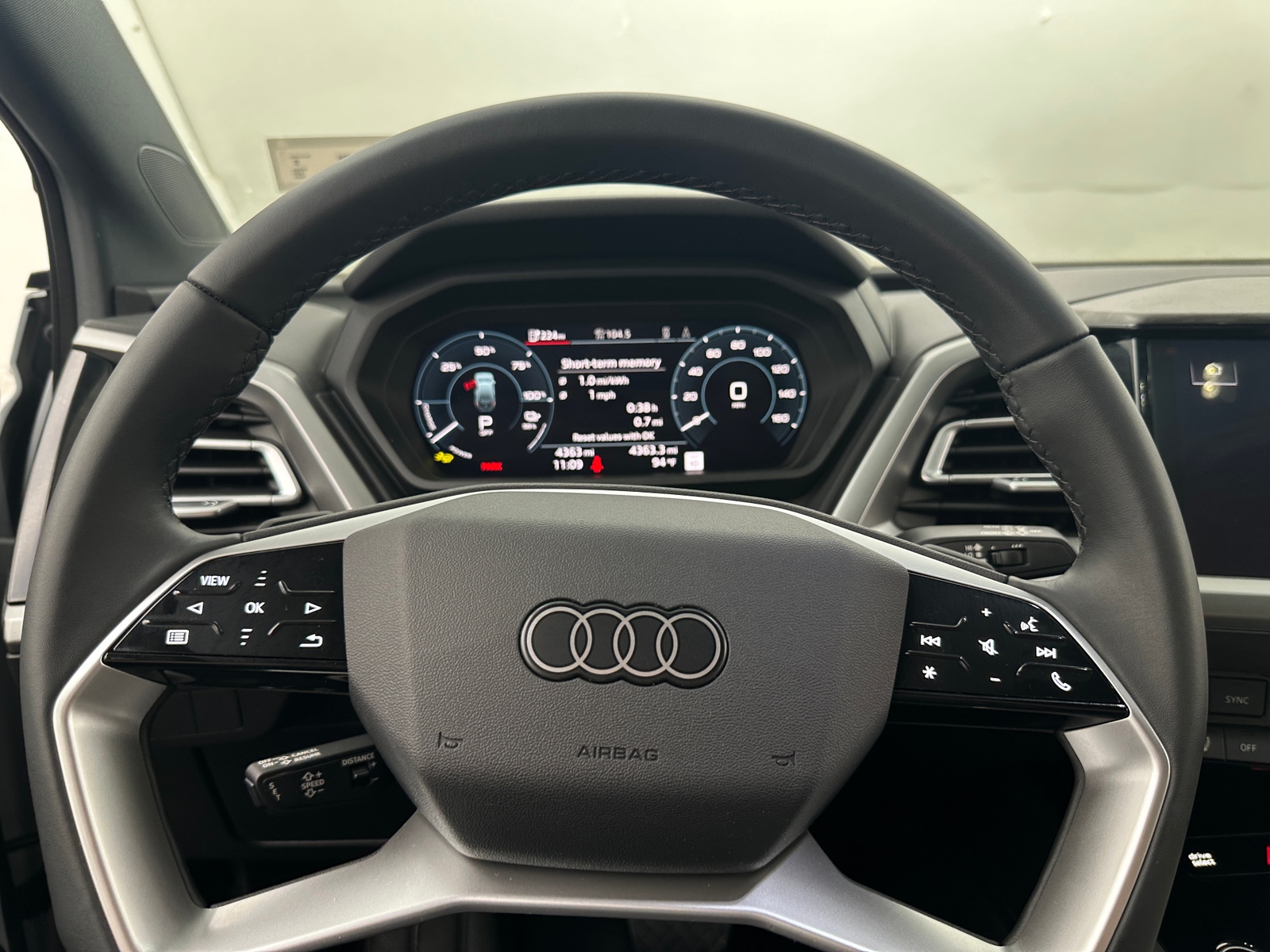 Thumbnail: 2025 Audi Q4 e-tron - 4