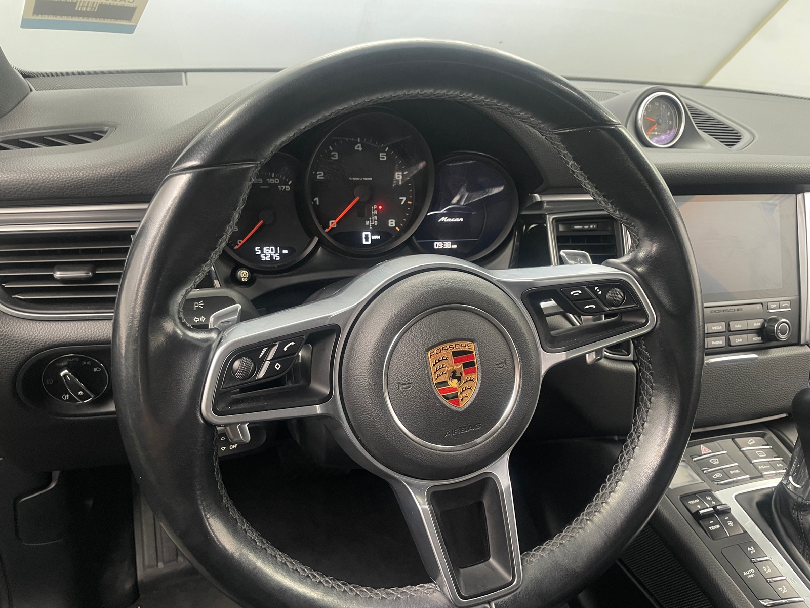 Thumbnail: 2018 Porsche Macan - 4