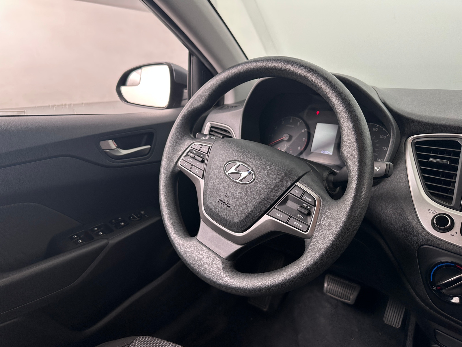 Thumbnail: 2019 Hyundai Accent - 5