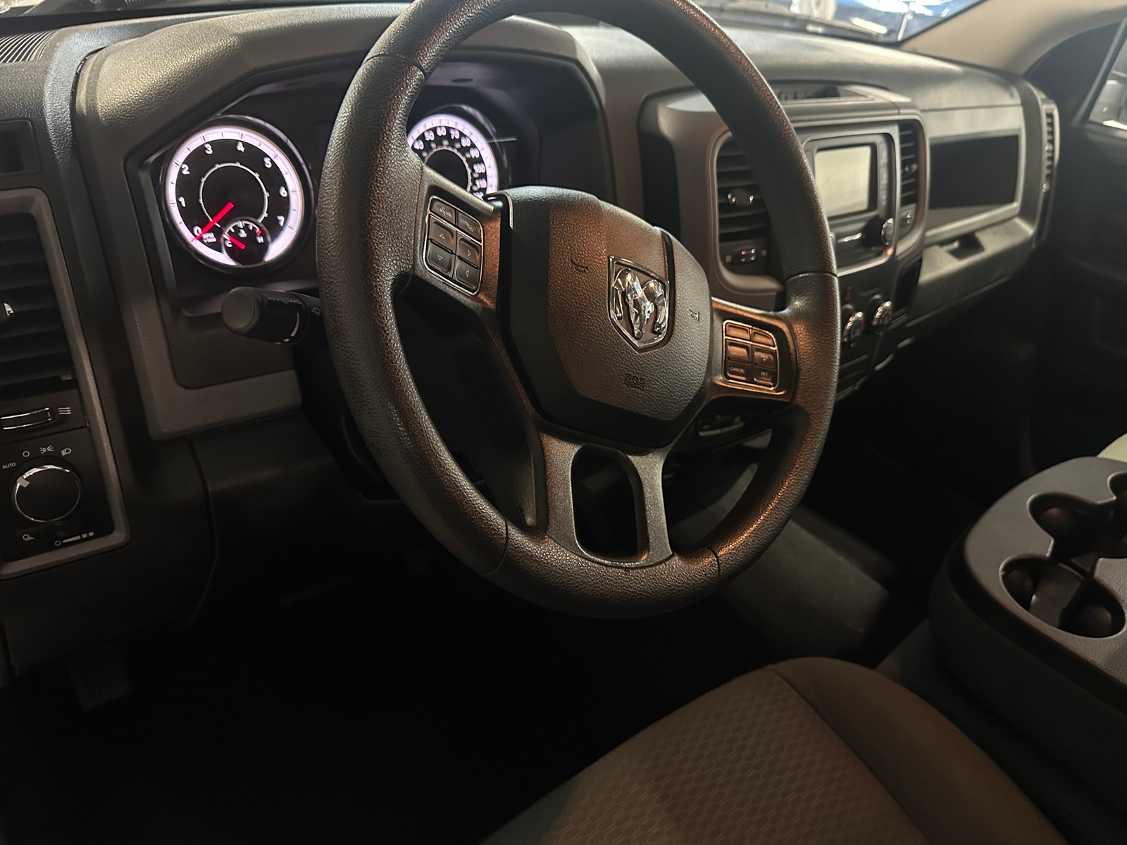 Thumbnail: 2019 RAM 1500 Classic - 3
