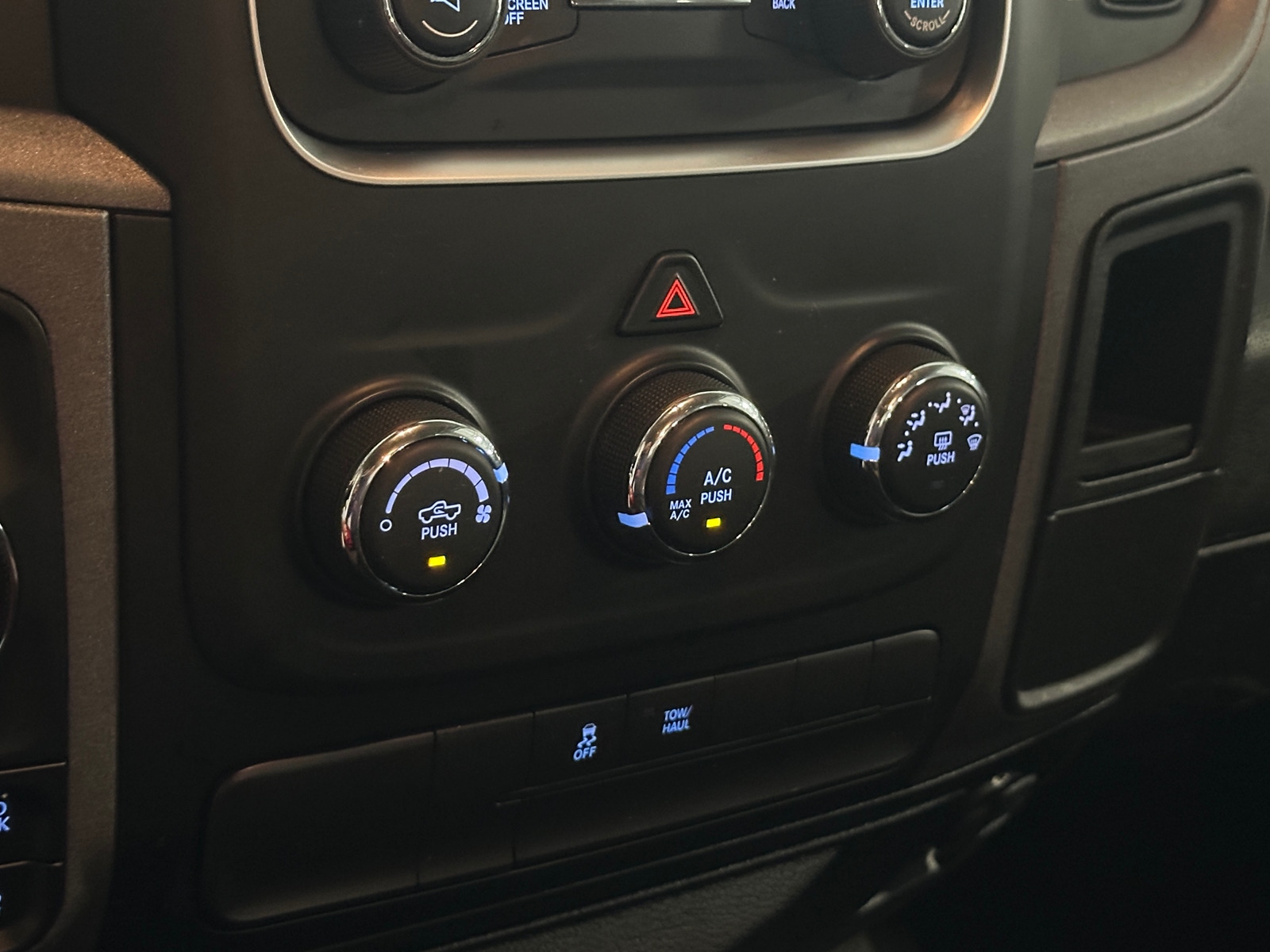 Thumbnail: 2019 RAM 1500 Classic - 4