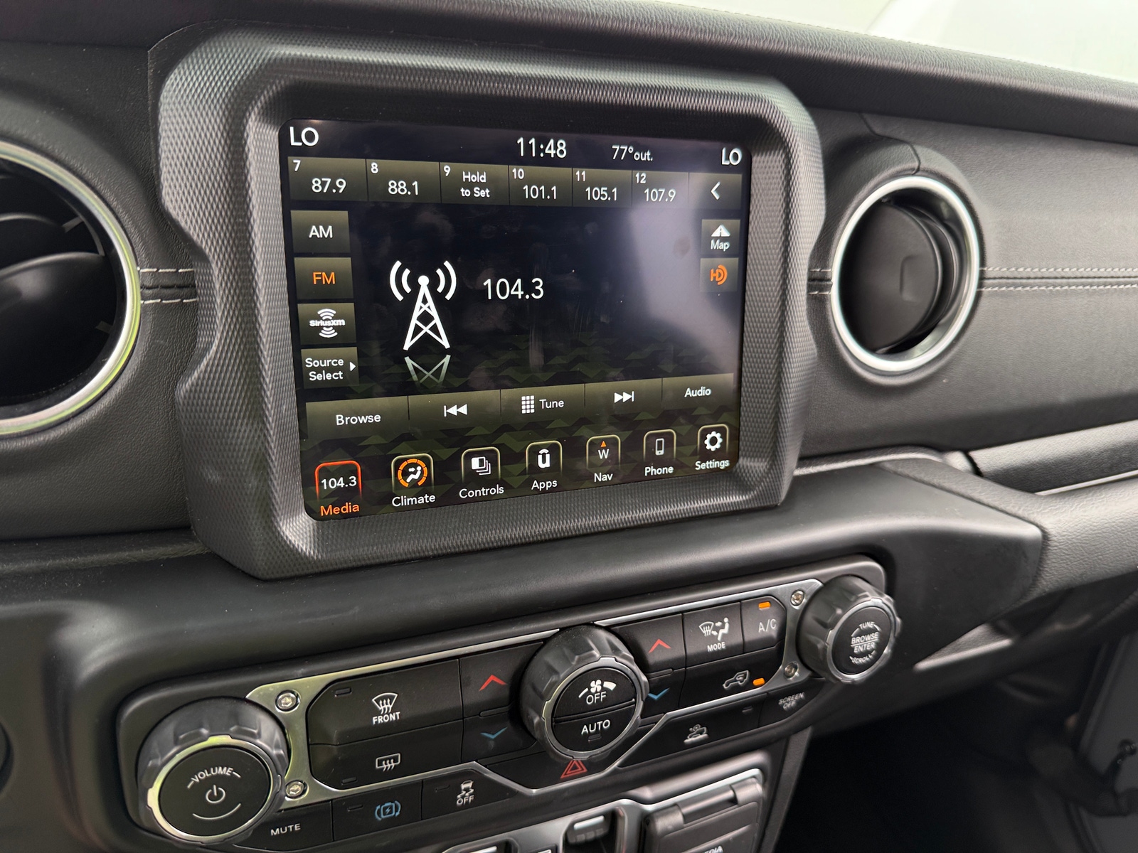 Thumbnail: 2022 Jeep Wrangler - 3