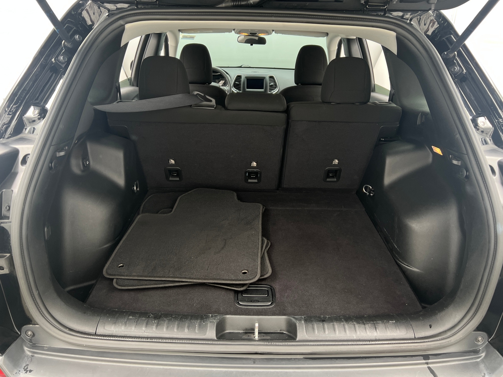 Thumbnail: 2019 Jeep Cherokee - 7