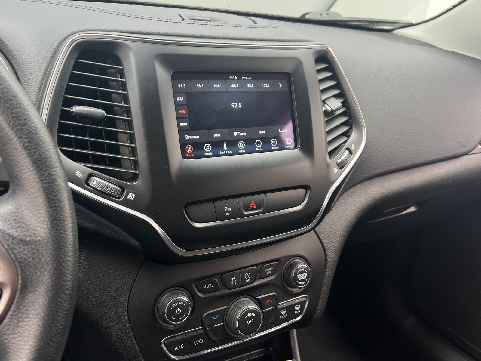 Thumbnail: 2019 Jeep Cherokee - 4