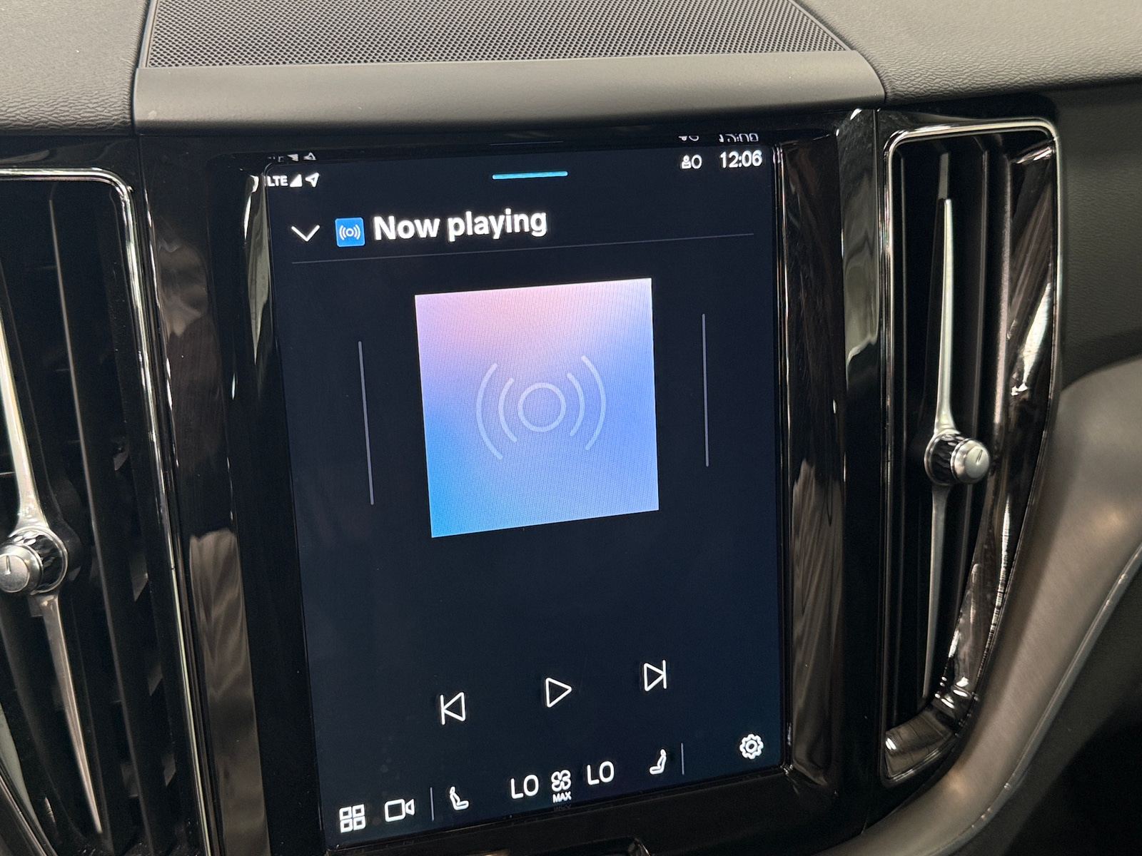 Thumbnail: 2025 Volvo XC60 - 3