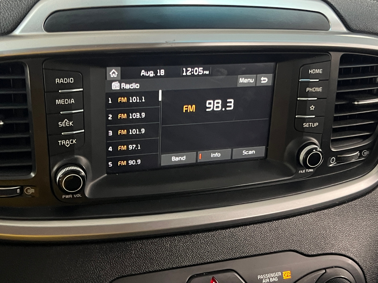 Thumbnail: 2019 Kia Sorento - 4