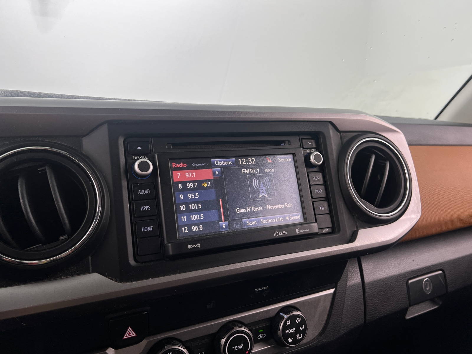 Thumbnail: 2019 Toyota Tacoma - 4