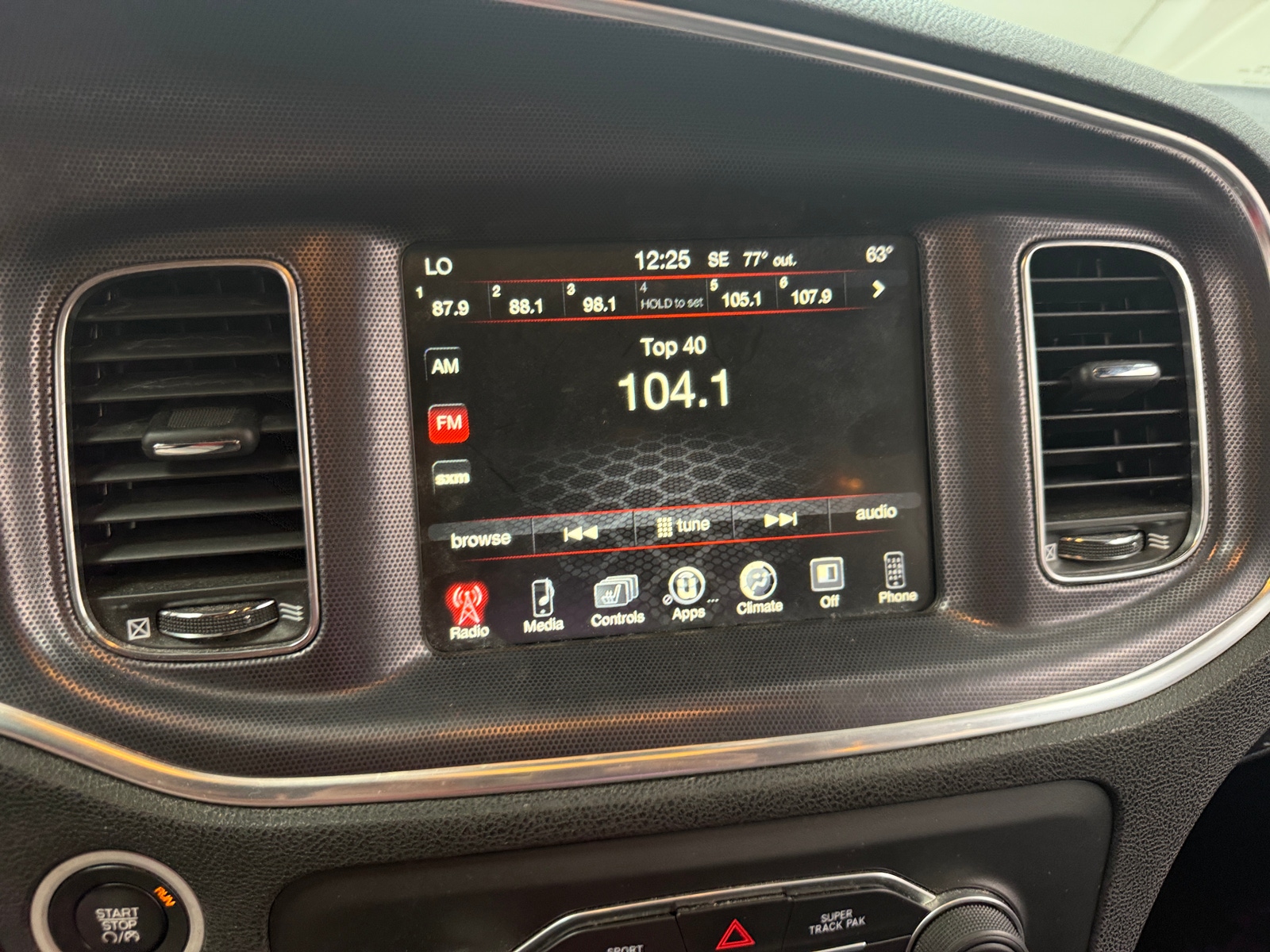 Thumbnail: 2015 Dodge Charger - 3