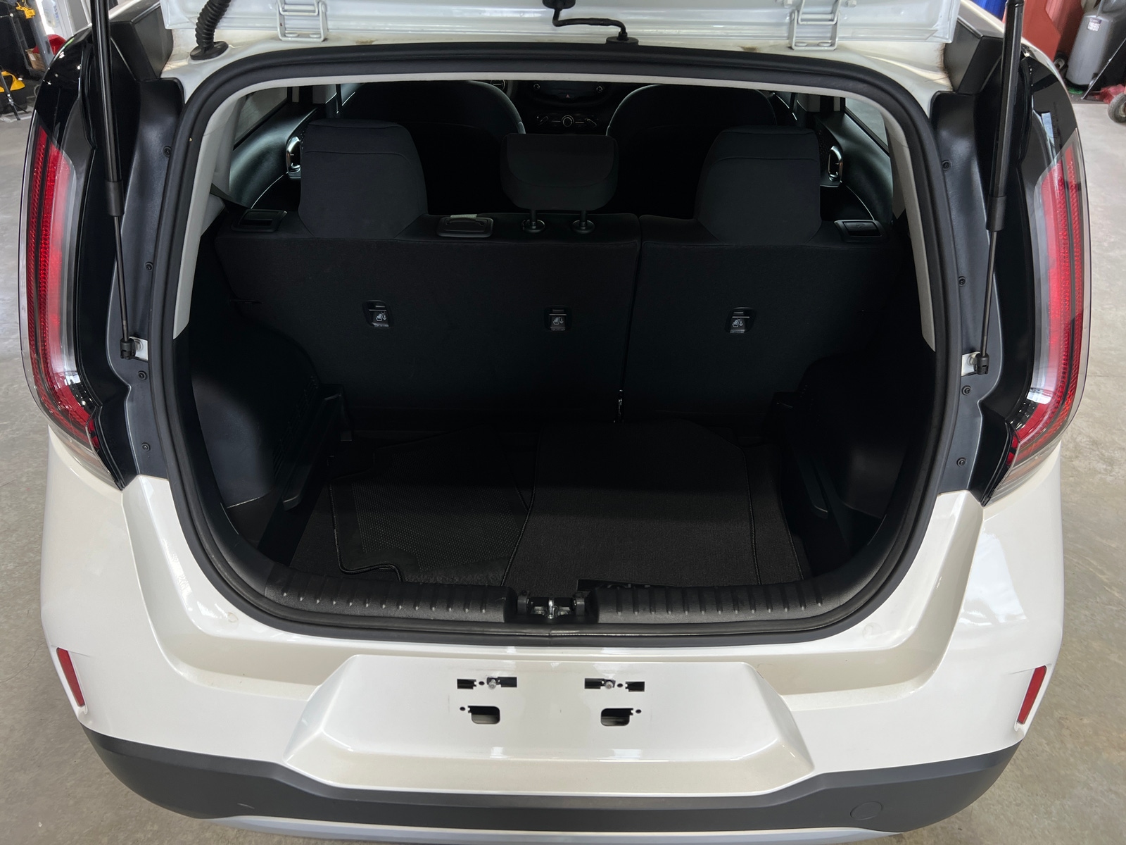 Thumbnail: 2023 Kia Soul - 7