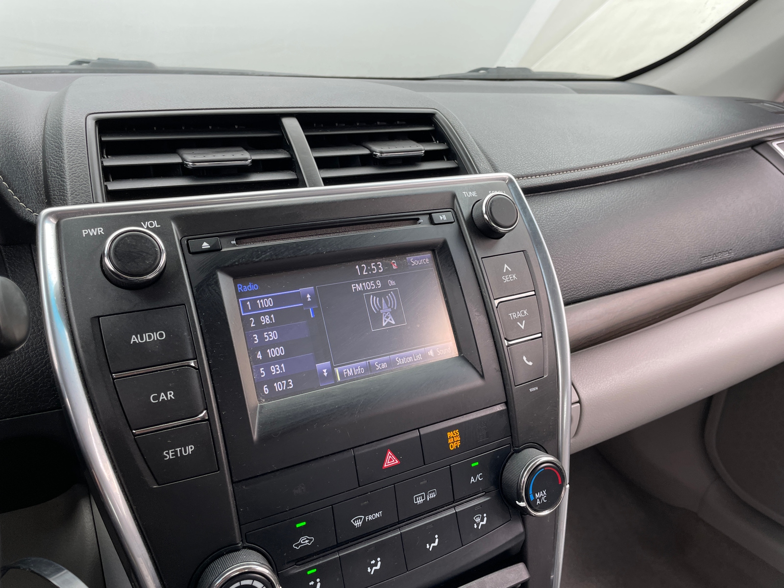Thumbnail: 2017 Toyota Camry - 4