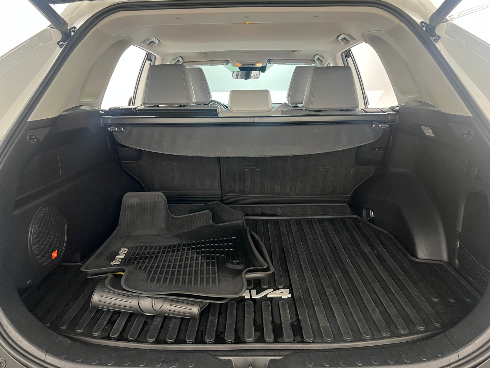 Thumbnail: 2020 Toyota RAV4 - 6