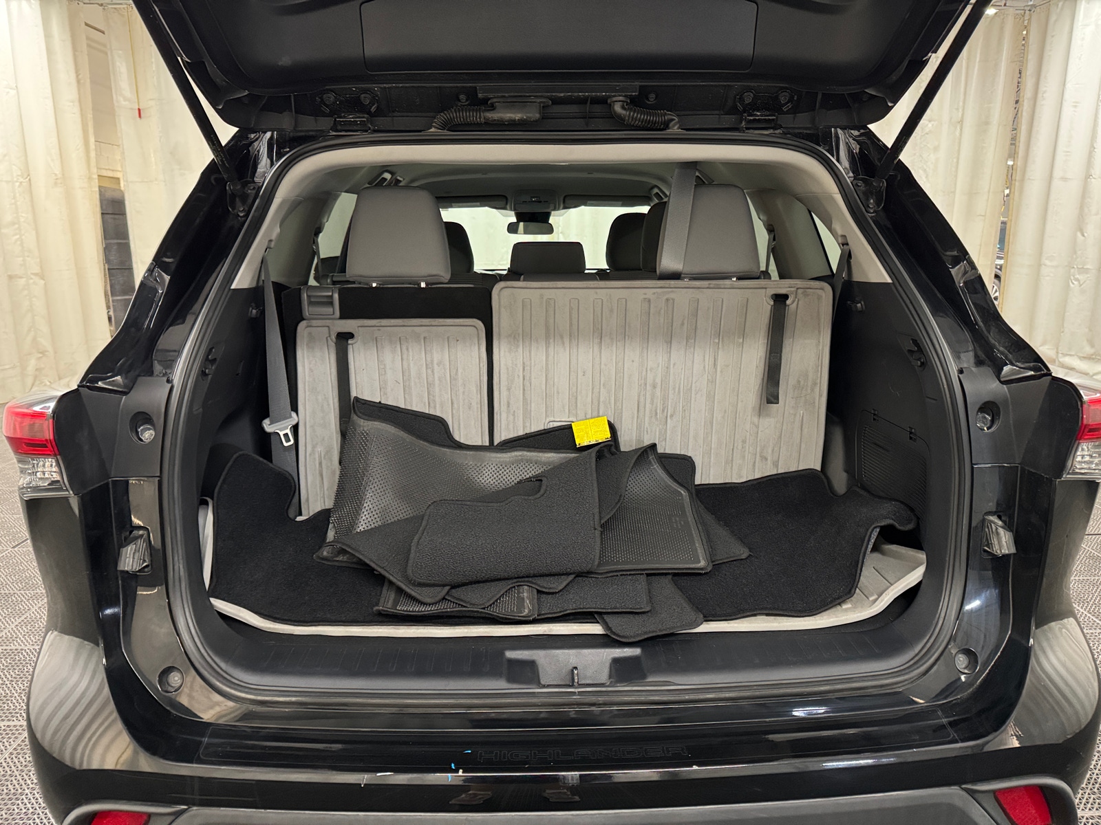 Thumbnail: 2020 Toyota Highlander - 7