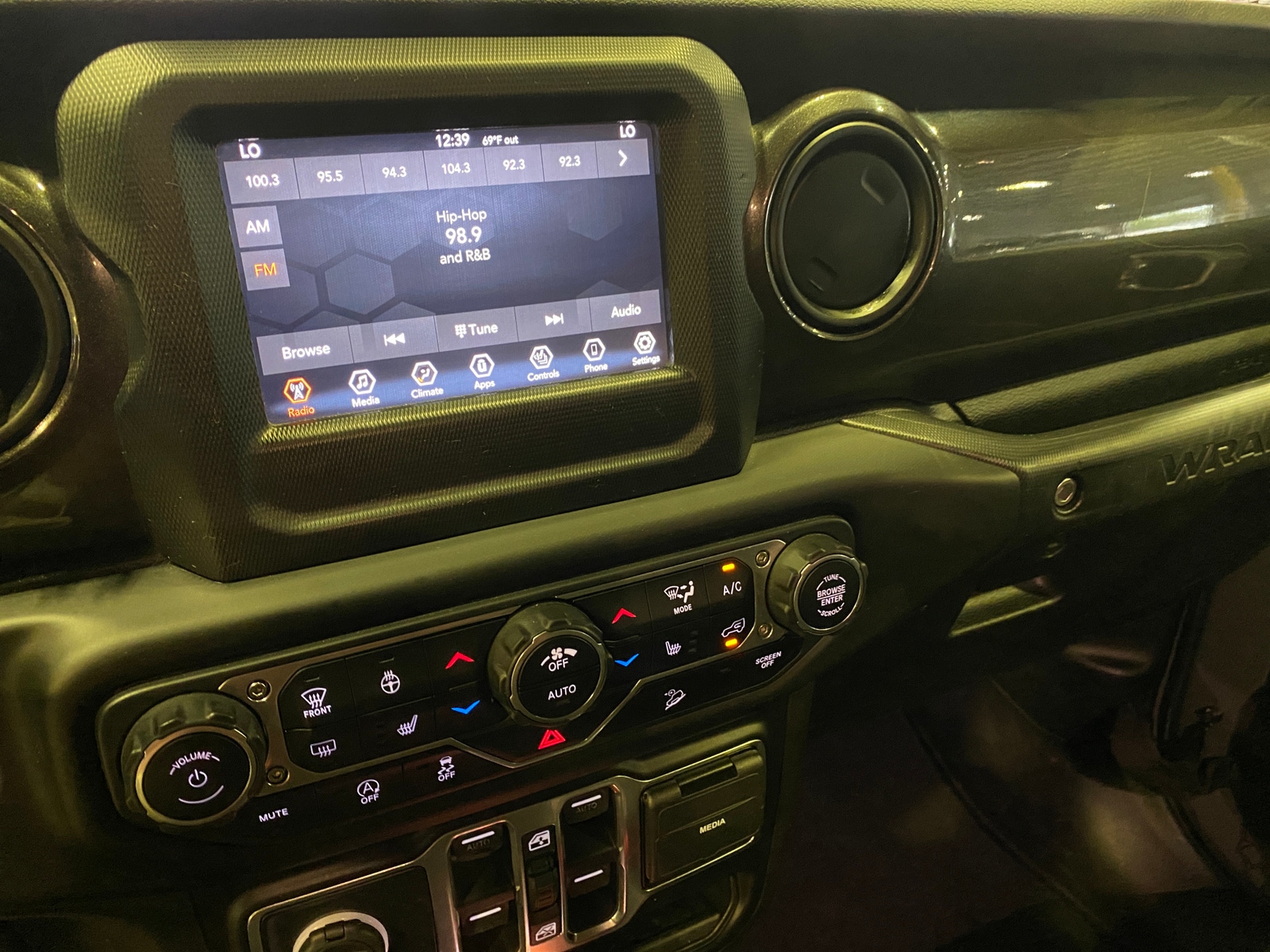 Thumbnail: 2019 Jeep Wrangler - 4