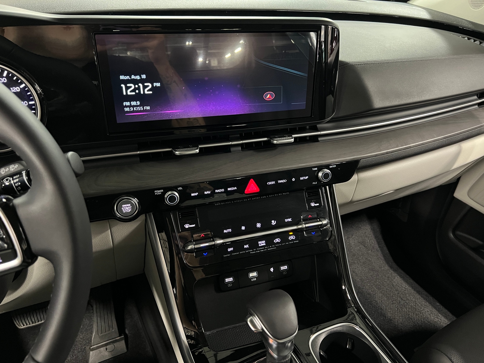 Thumbnail: 2023 Kia Carnival - 3
