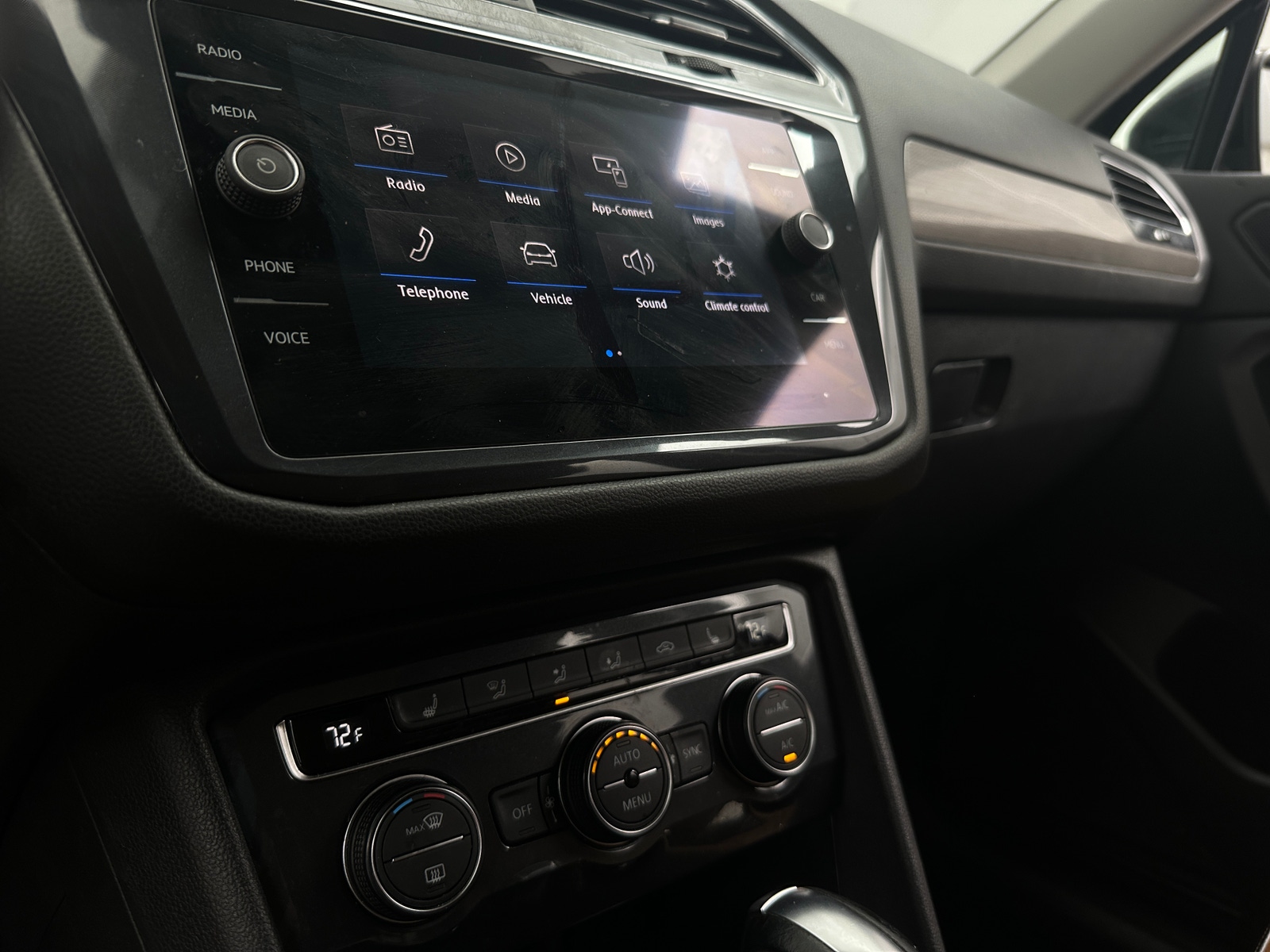 Thumbnail: 2019 Volkswagen Tiguan - 3