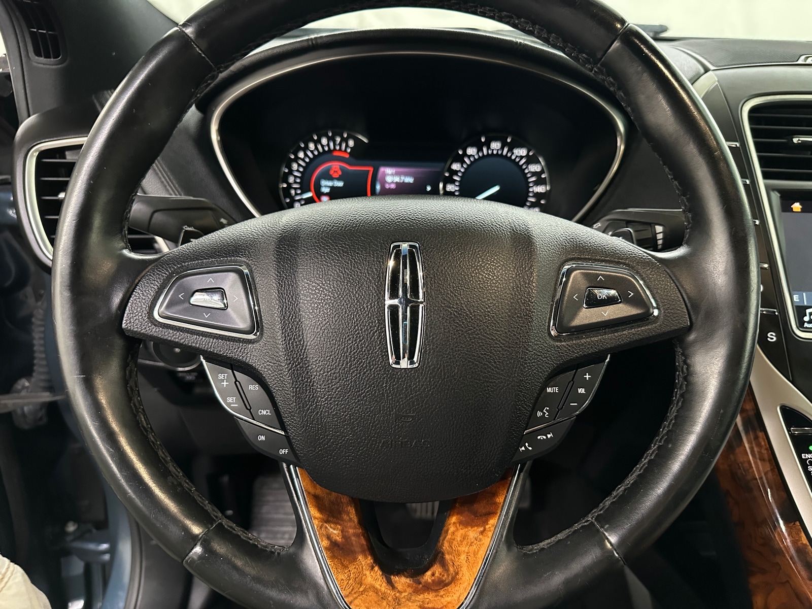 Thumbnail: 2016 Lincoln MKX - 4