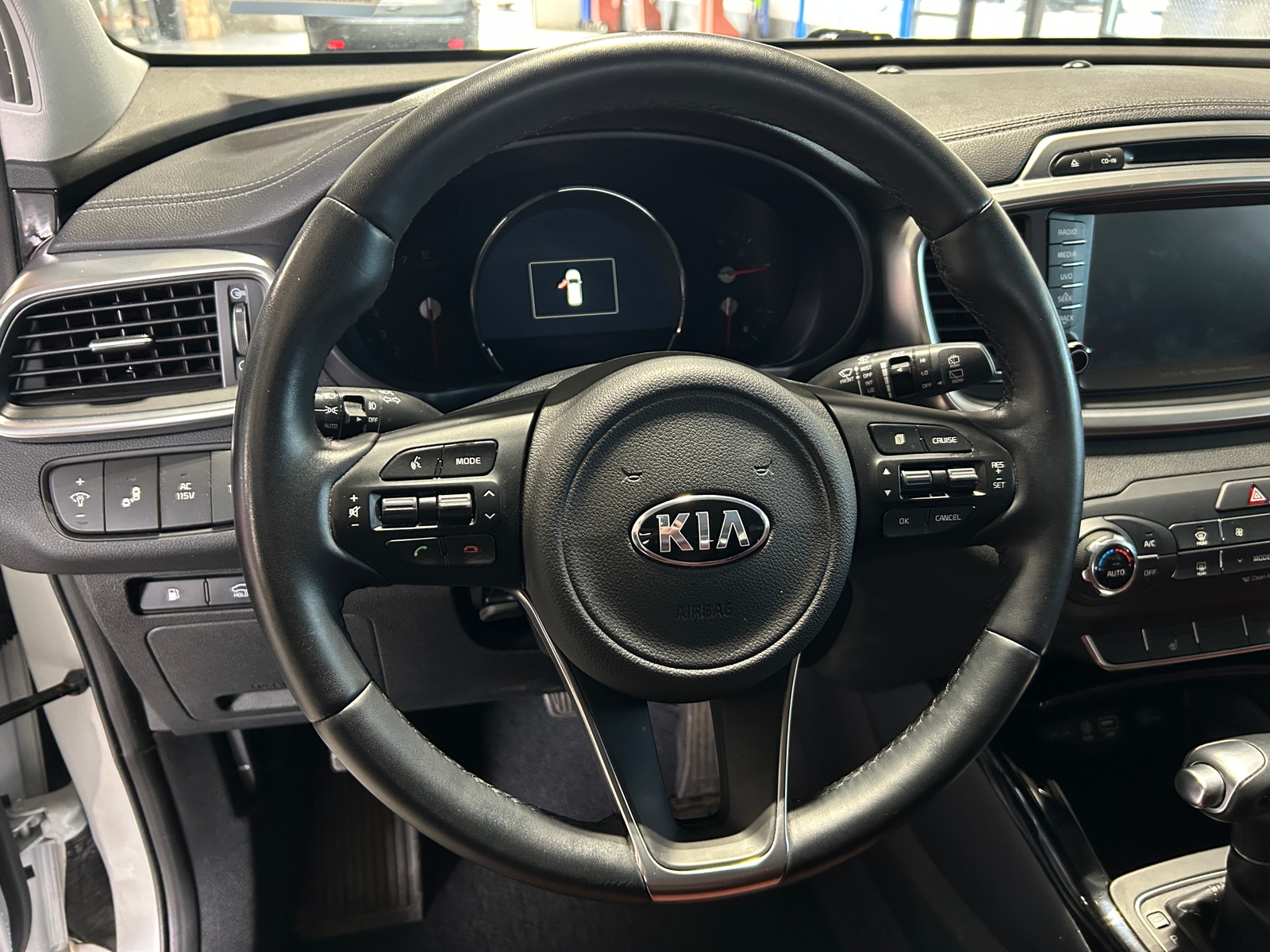 Thumbnail: 2017 Kia Sorento - 4