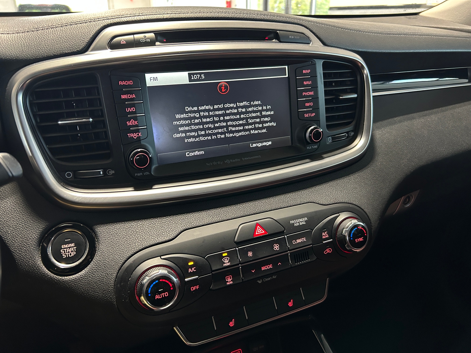 Thumbnail: 2017 Kia Sorento - 3
