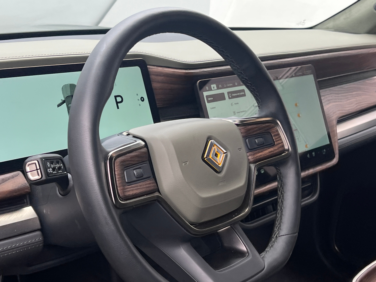 Thumbnail: 2022 Rivian R1S - 4