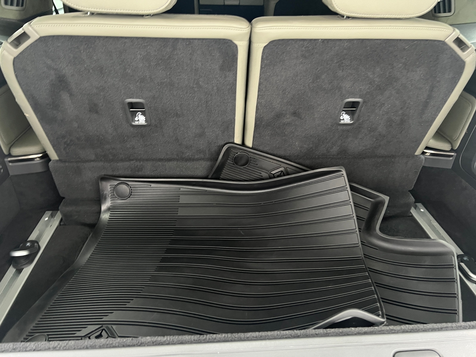 Thumbnail: 2022 Rivian R1S - 6