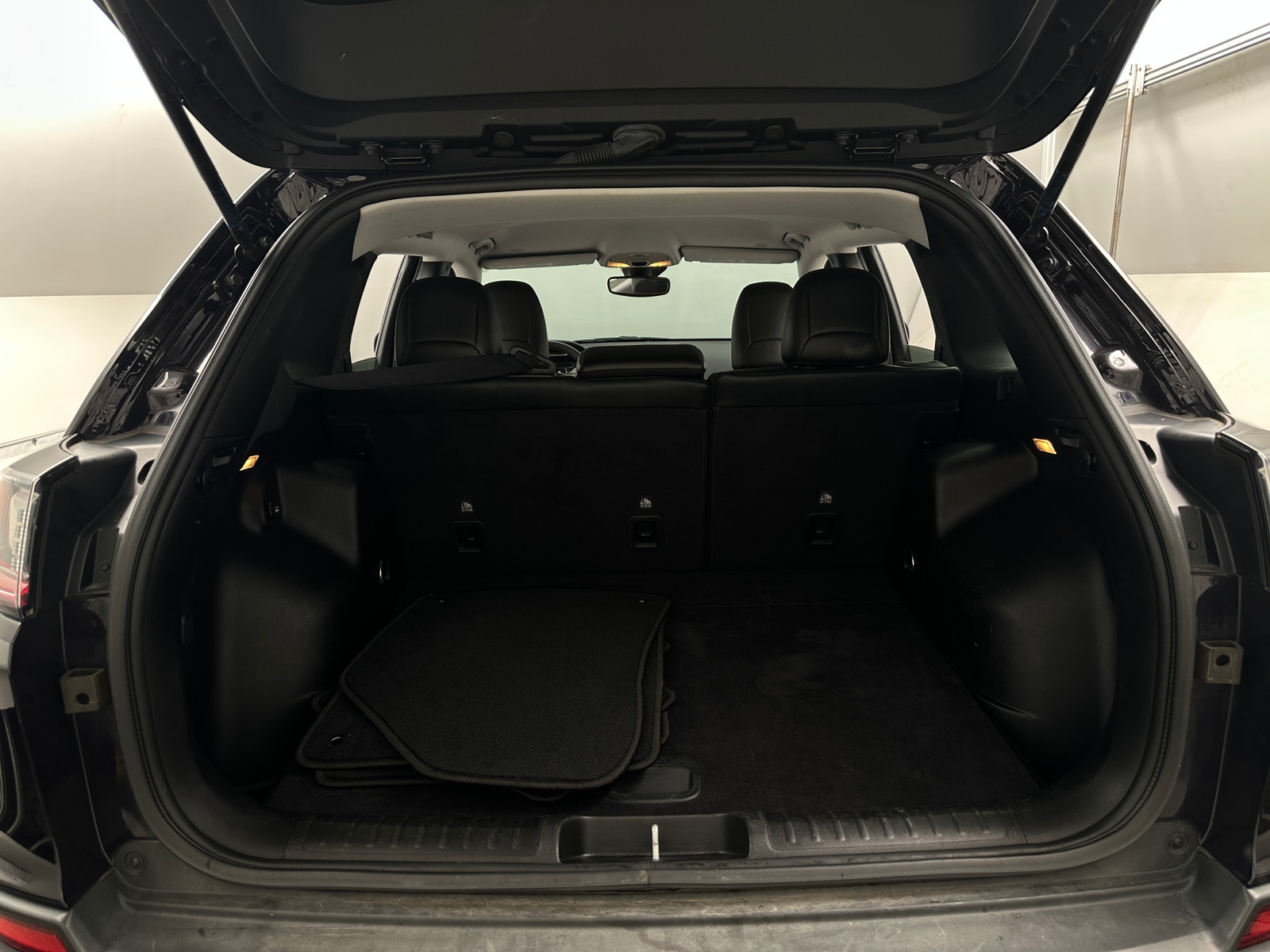 Thumbnail: 2021 Jeep Cherokee - 6