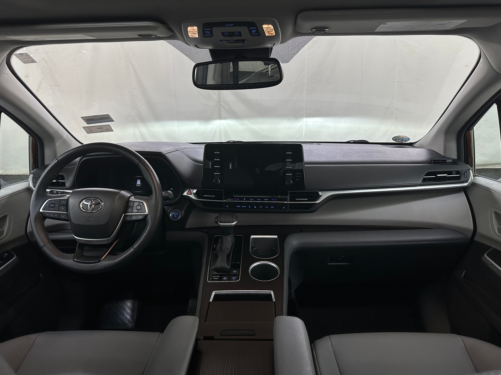 Thumbnail: 2023 Toyota Sienna - 3