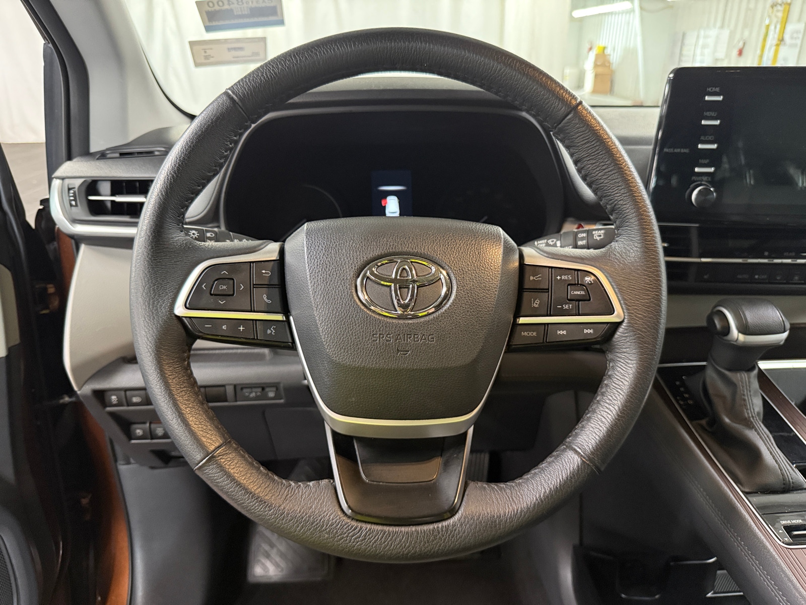 Thumbnail: 2023 Toyota Sienna - 5