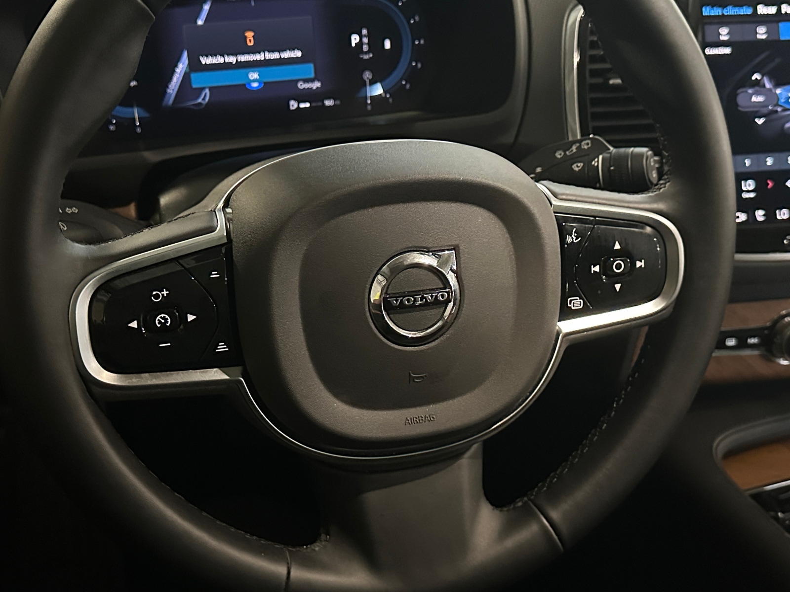 Thumbnail: 2025 Volvo XC90 - 4