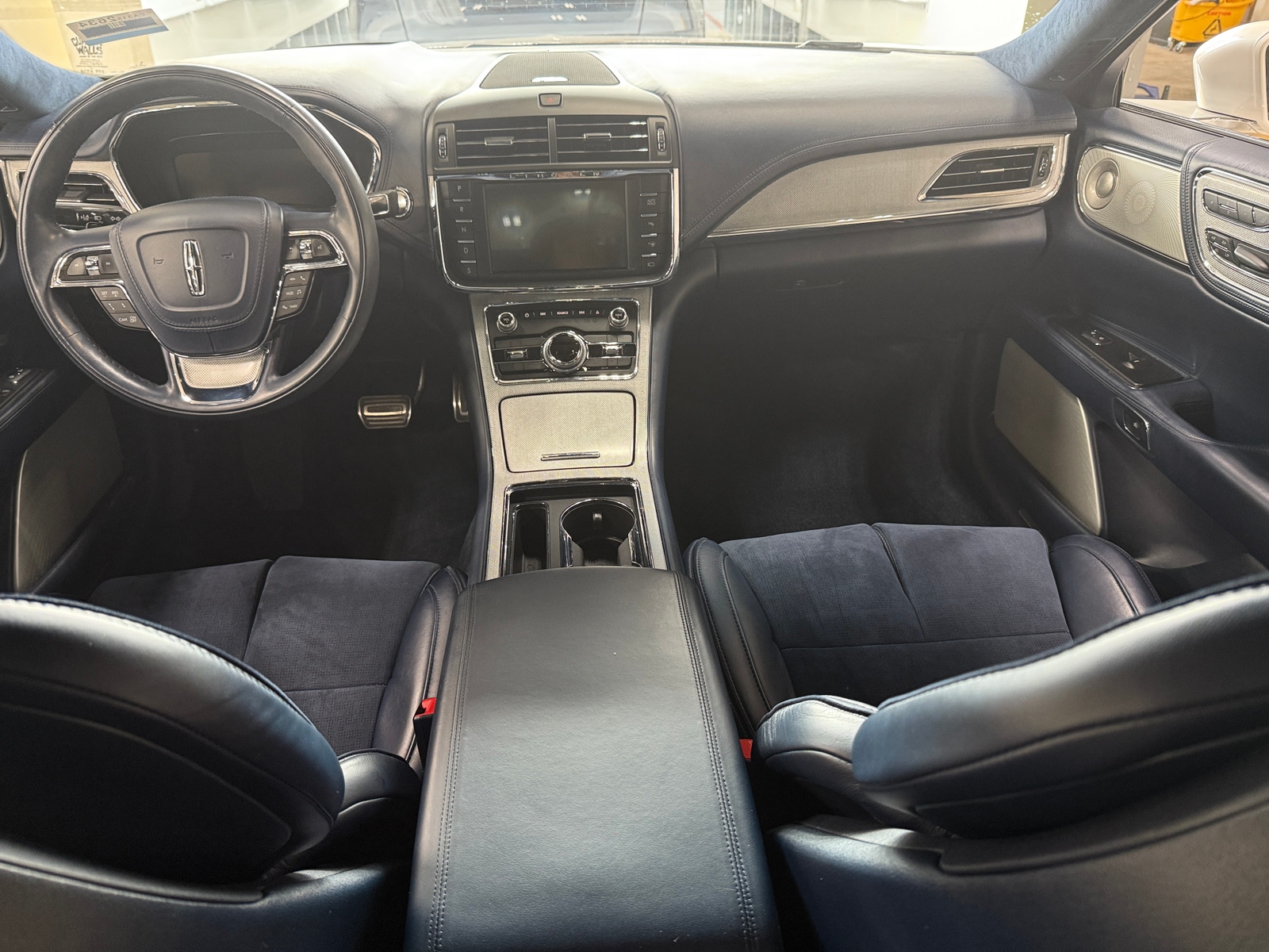 Thumbnail: 2018 Lincoln Continental - 2