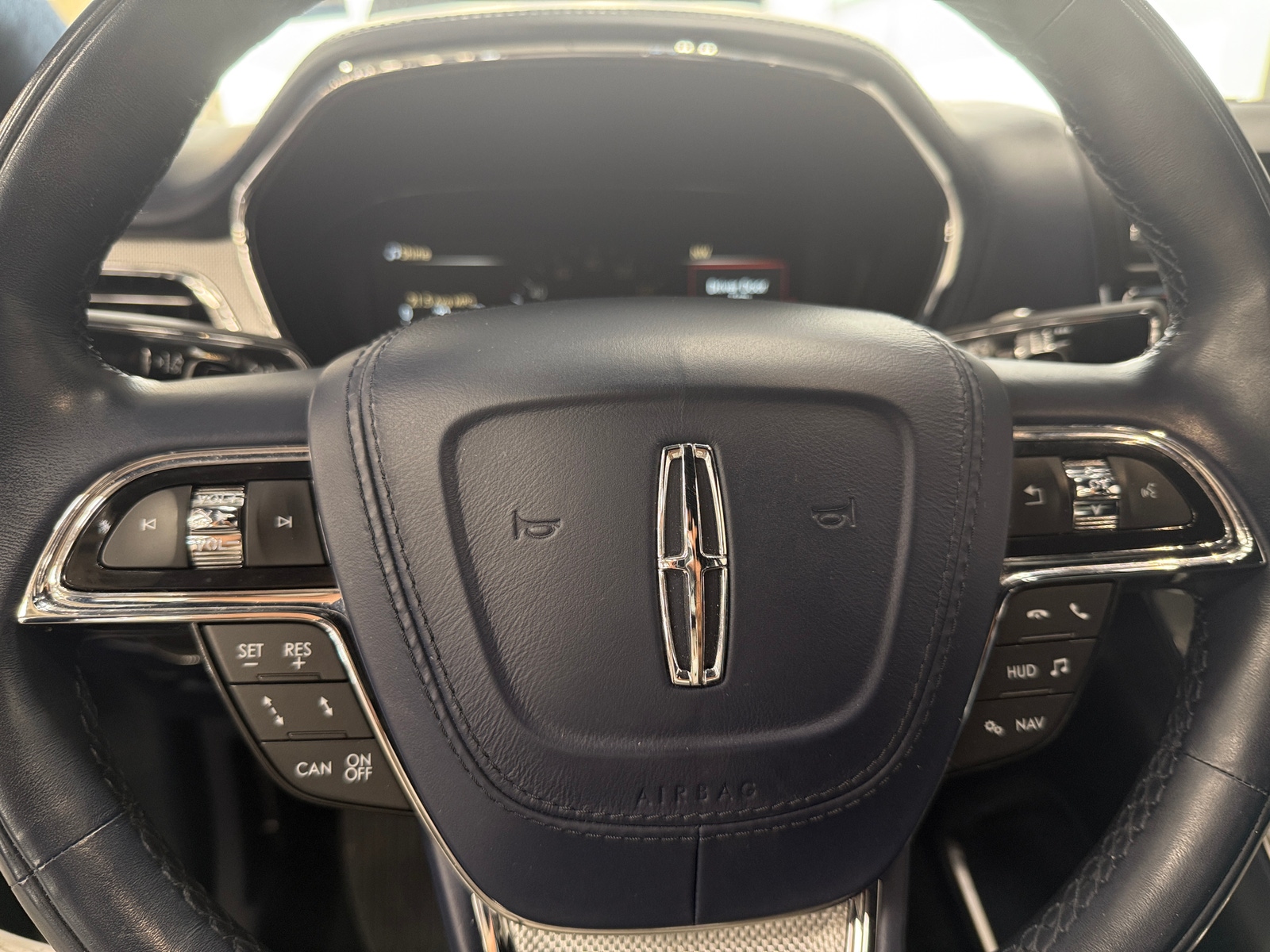 Thumbnail: 2018 Lincoln Continental - 4